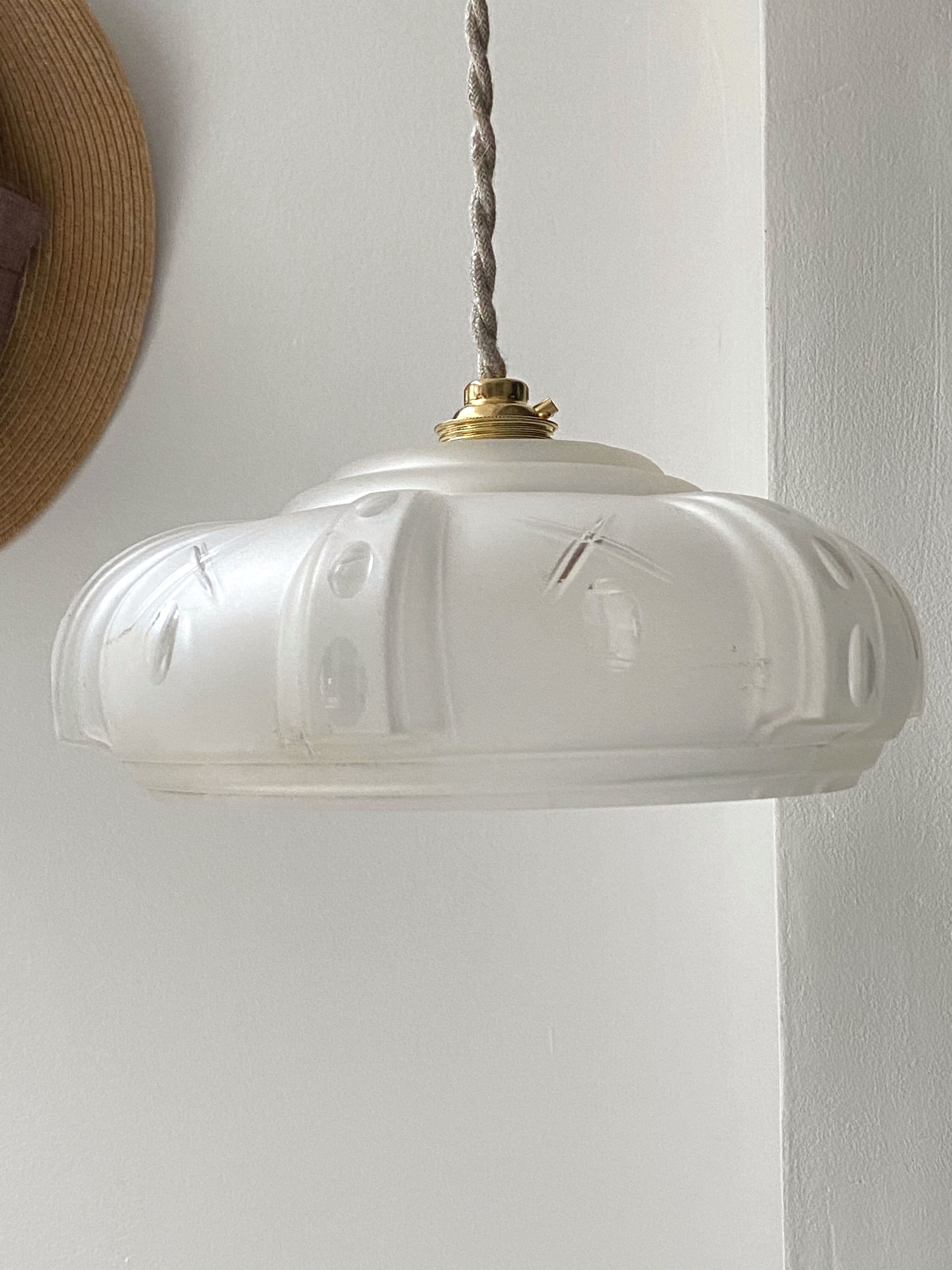 Glass suspension from the 30s