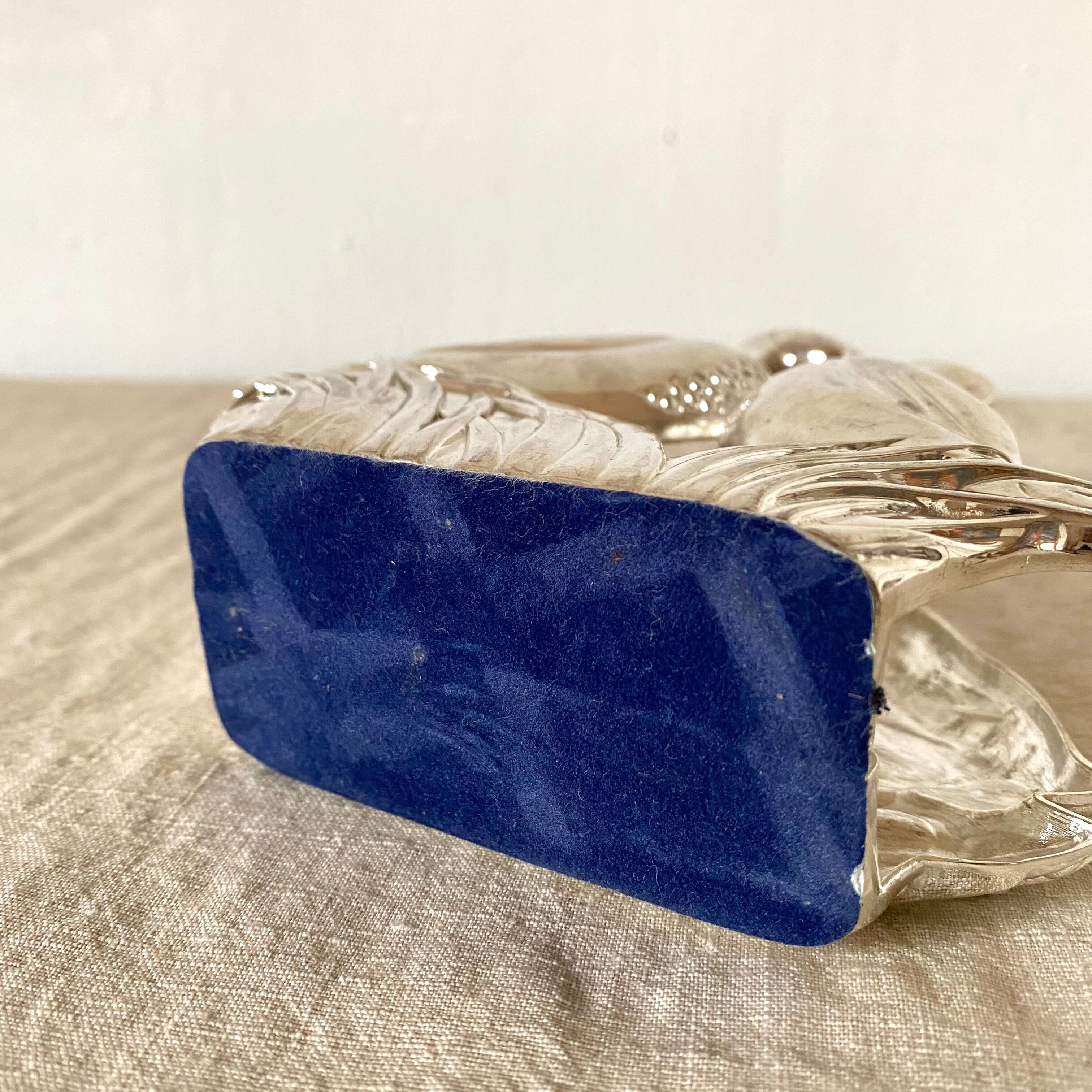 Duck towel rack in silver metal