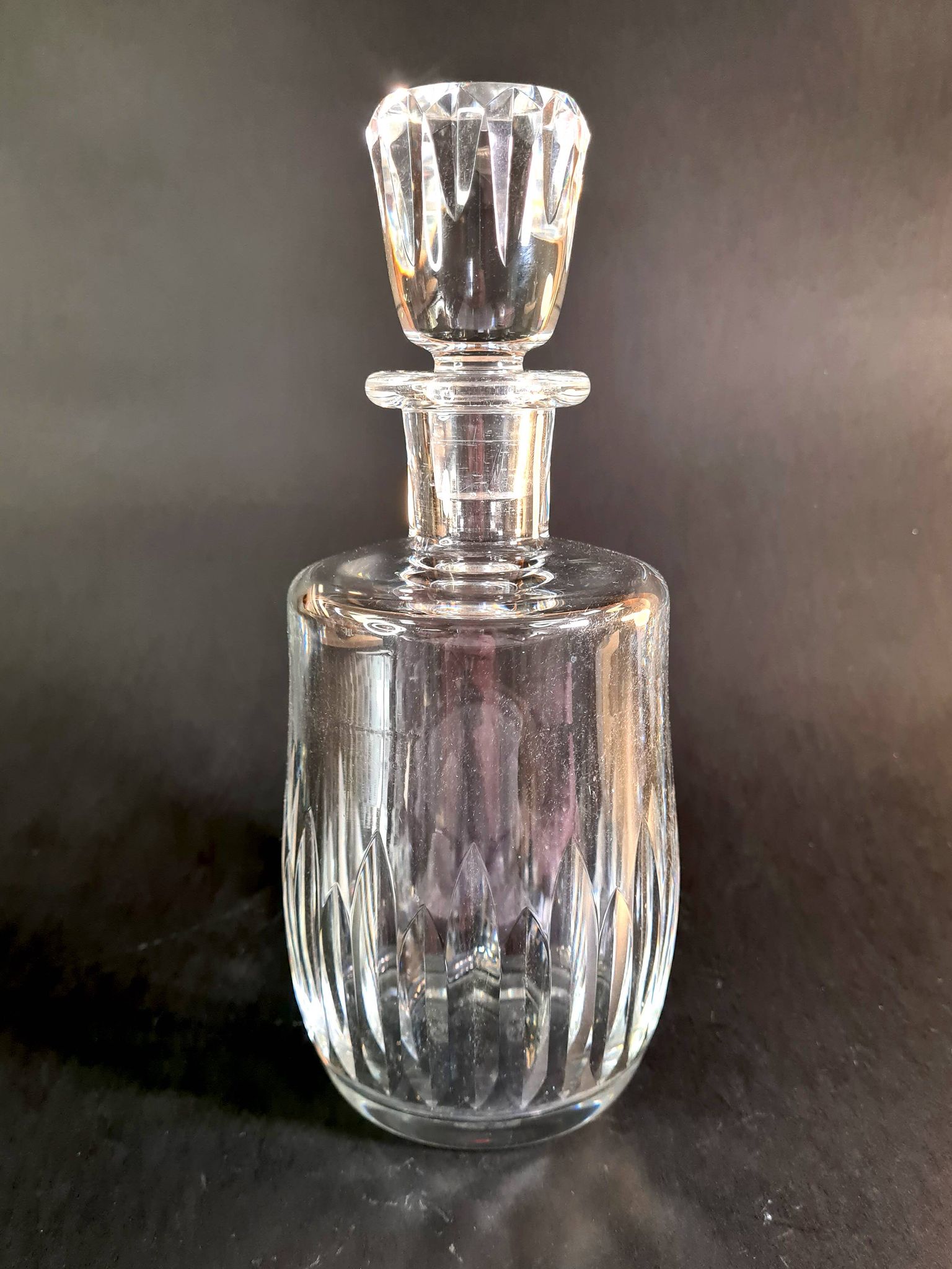 Élégante carafe en cristal taillé Baccarat