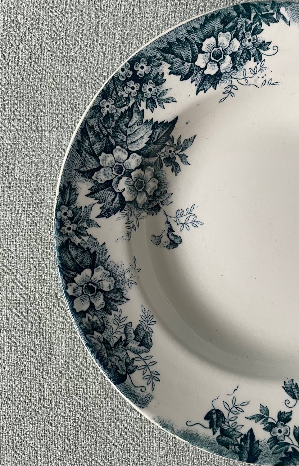 Series of 8 Marie-Louise soup plates, Moulin des Loups and Hamage