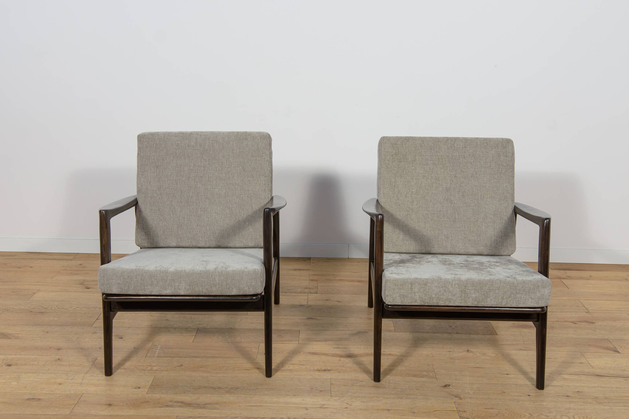 Model 300-139 Armchairs from Swarzędz Factory, Poland, 1960s, Set of 2