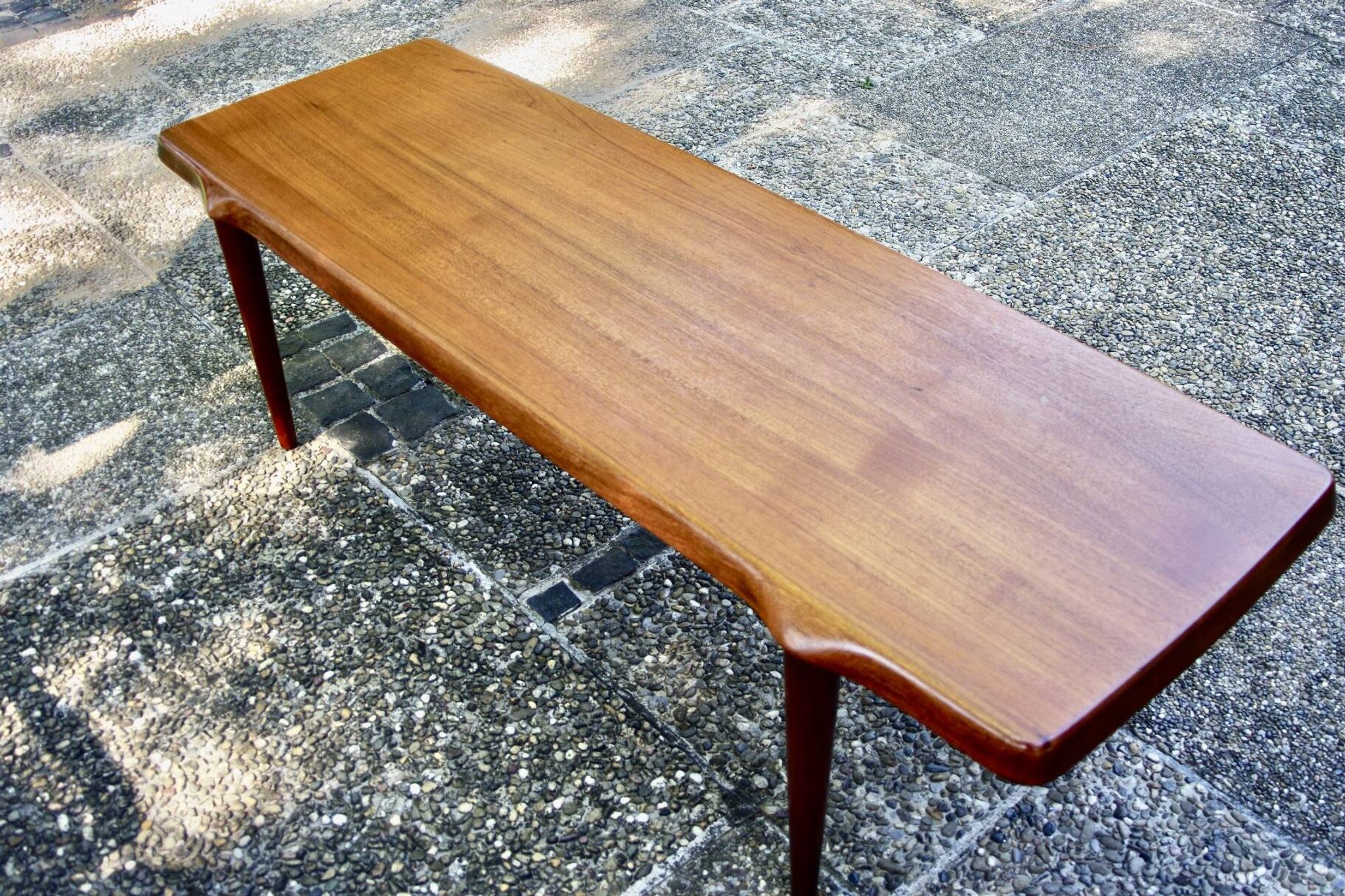Table basse vintage revtangulaire en teck massif de john boné danemark 1960