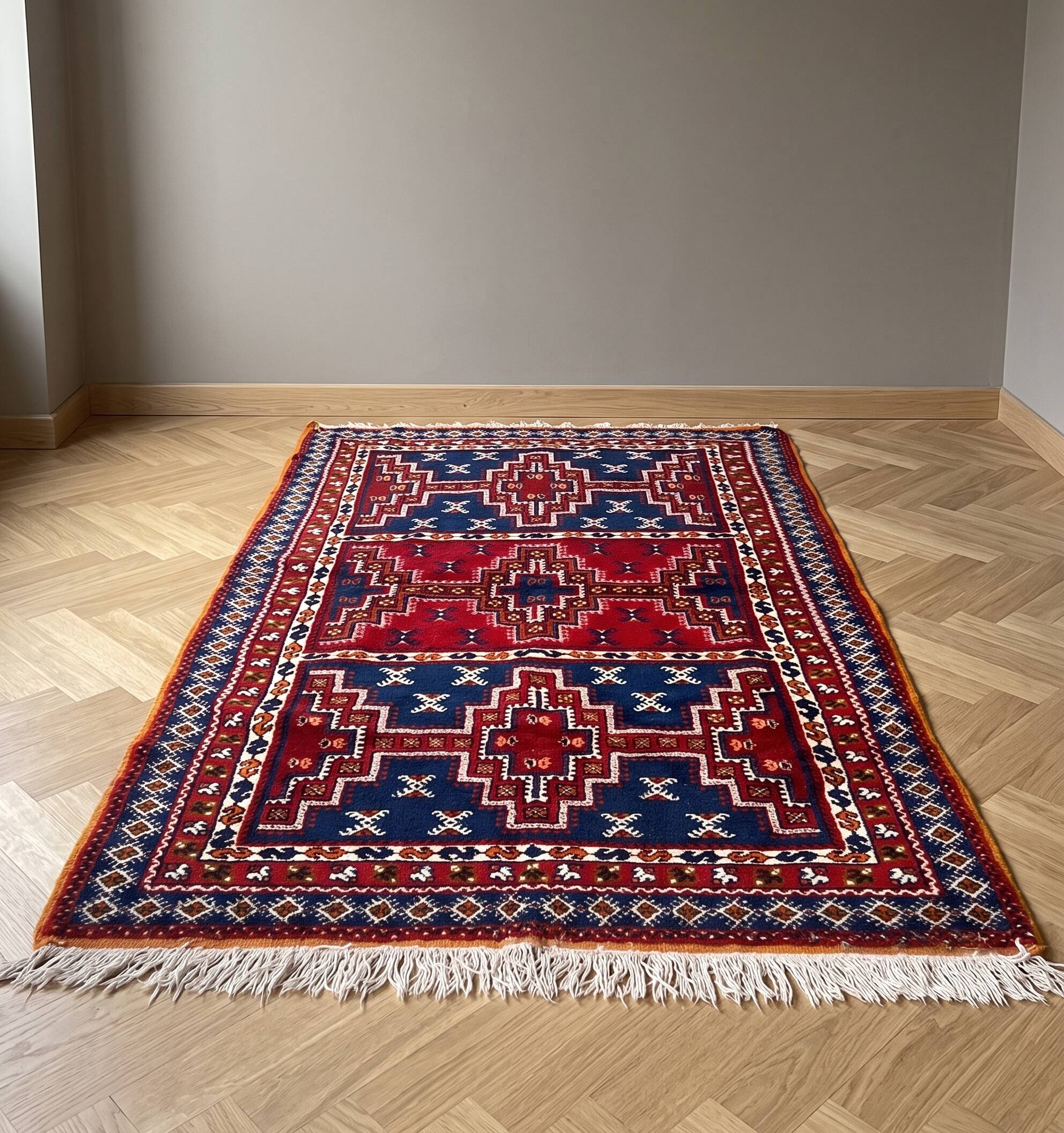 Traditional pure wool carpet