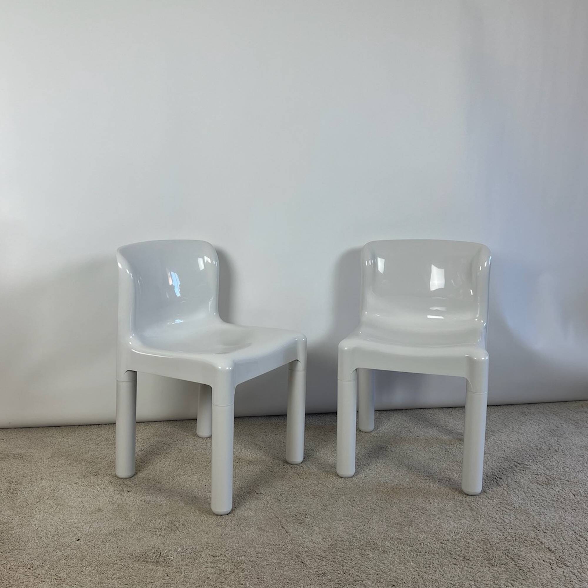 Pair of Glossy White Chairs Kartell 4875 by Carlo Bartoli, 1980s