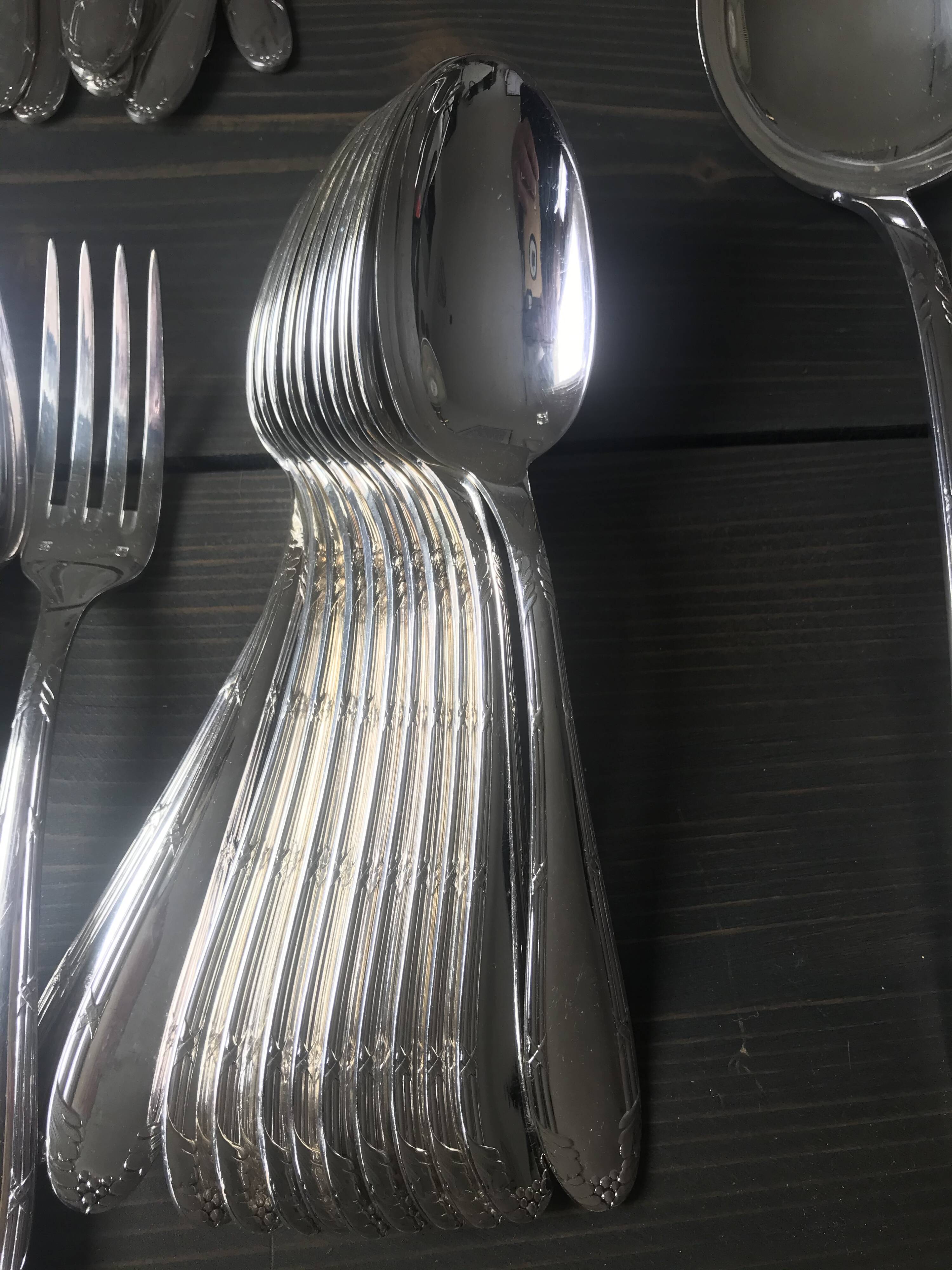 Gold orbrille silverware