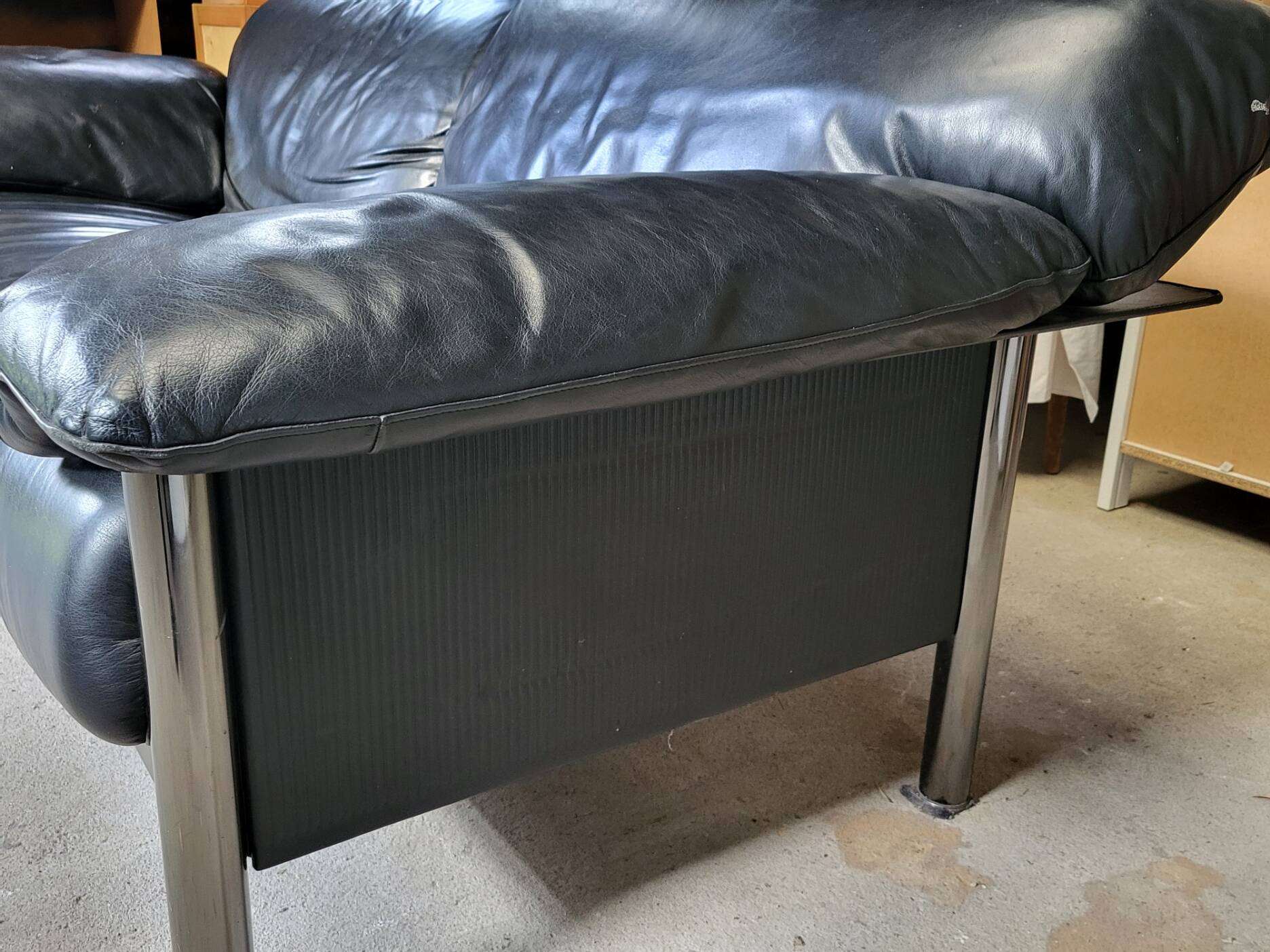 Pierluigi Cerri sofa model Pause signed Poltrona Frau in Black leather Design