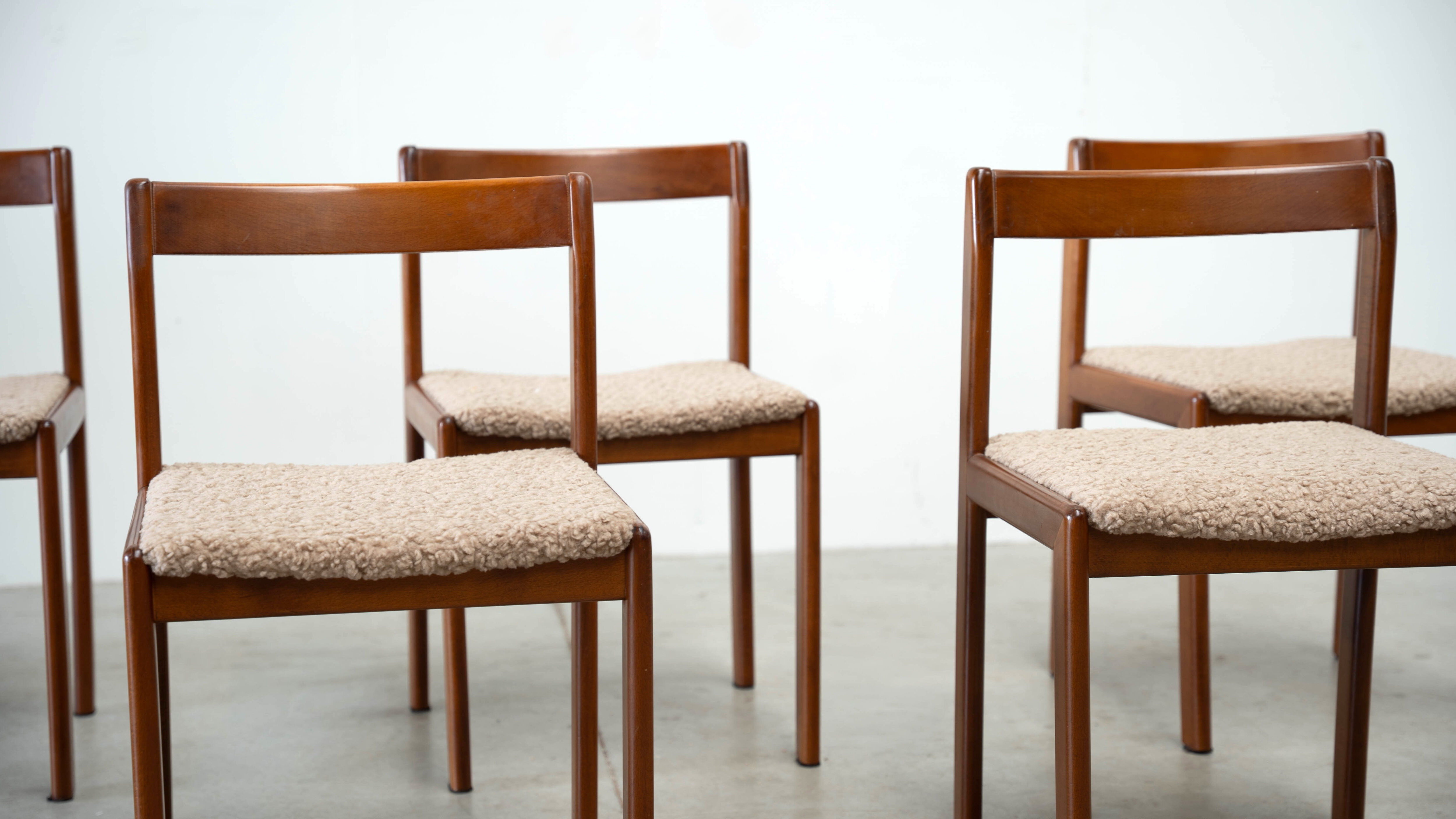 Set of six elegant Italian dining chairs