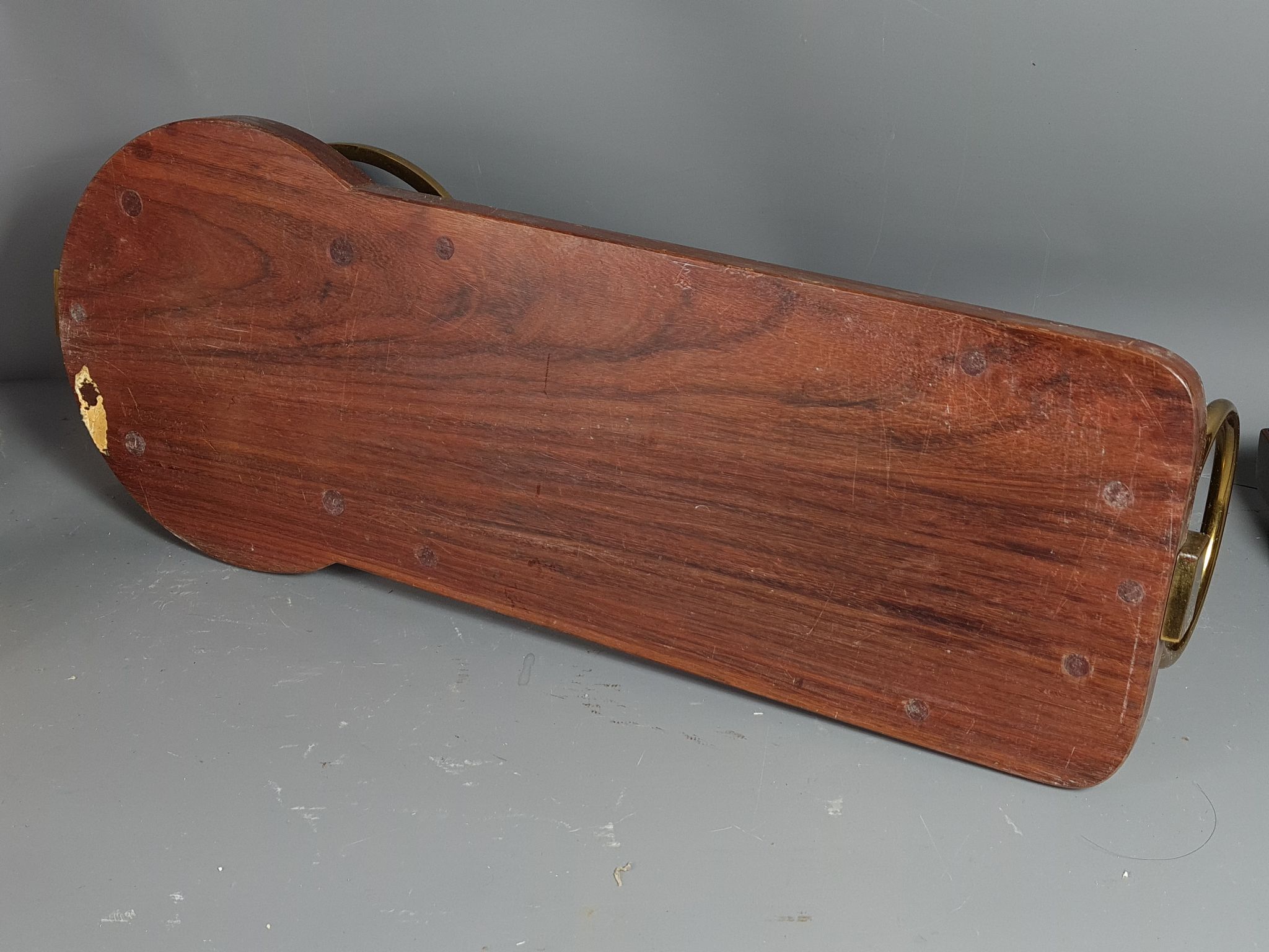 Alcohol service: bottle - 7 golden puffed glasses, vintage mahogany tray 50s sb