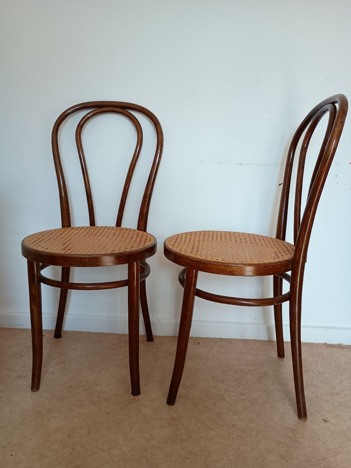 Chaises de bistrot cannées
