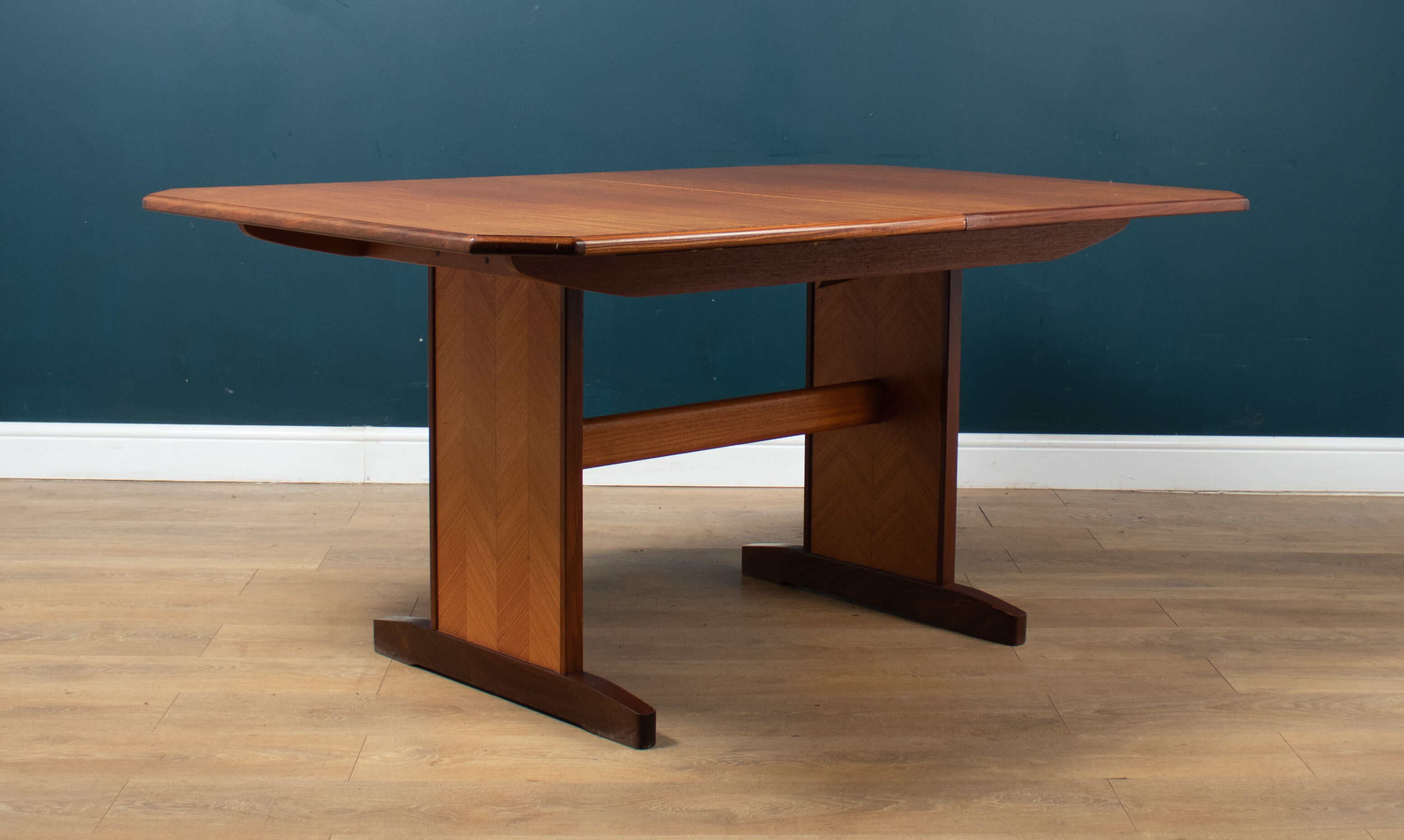 Table & 6 chaises G Plan 1960
