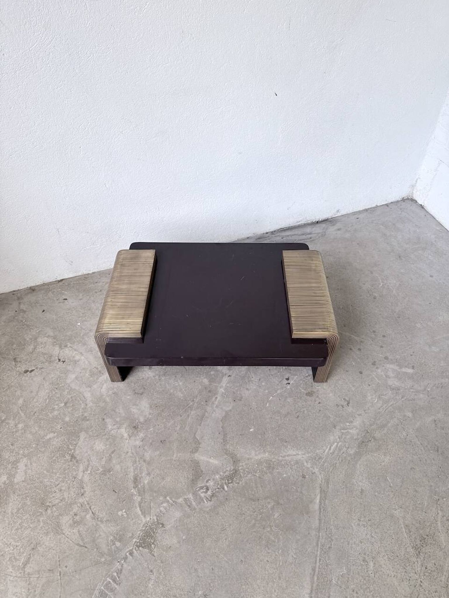 Art Deco coffee table in lacquer and brass