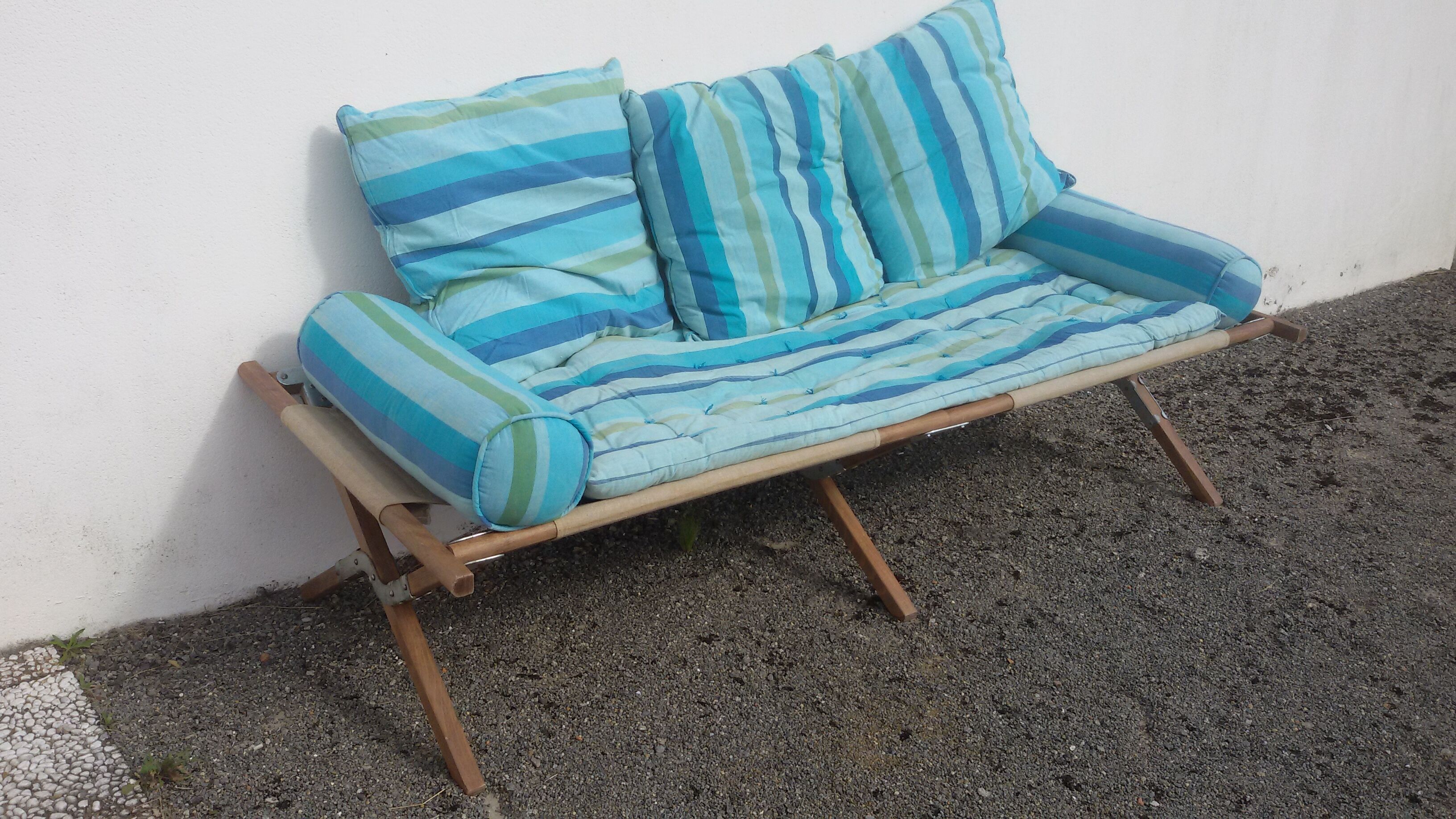 Lit picot avec futon et coussins