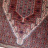 Tapis Nain Vintage du Moyen-Orient, Années 1970, Élégance et Raffinement