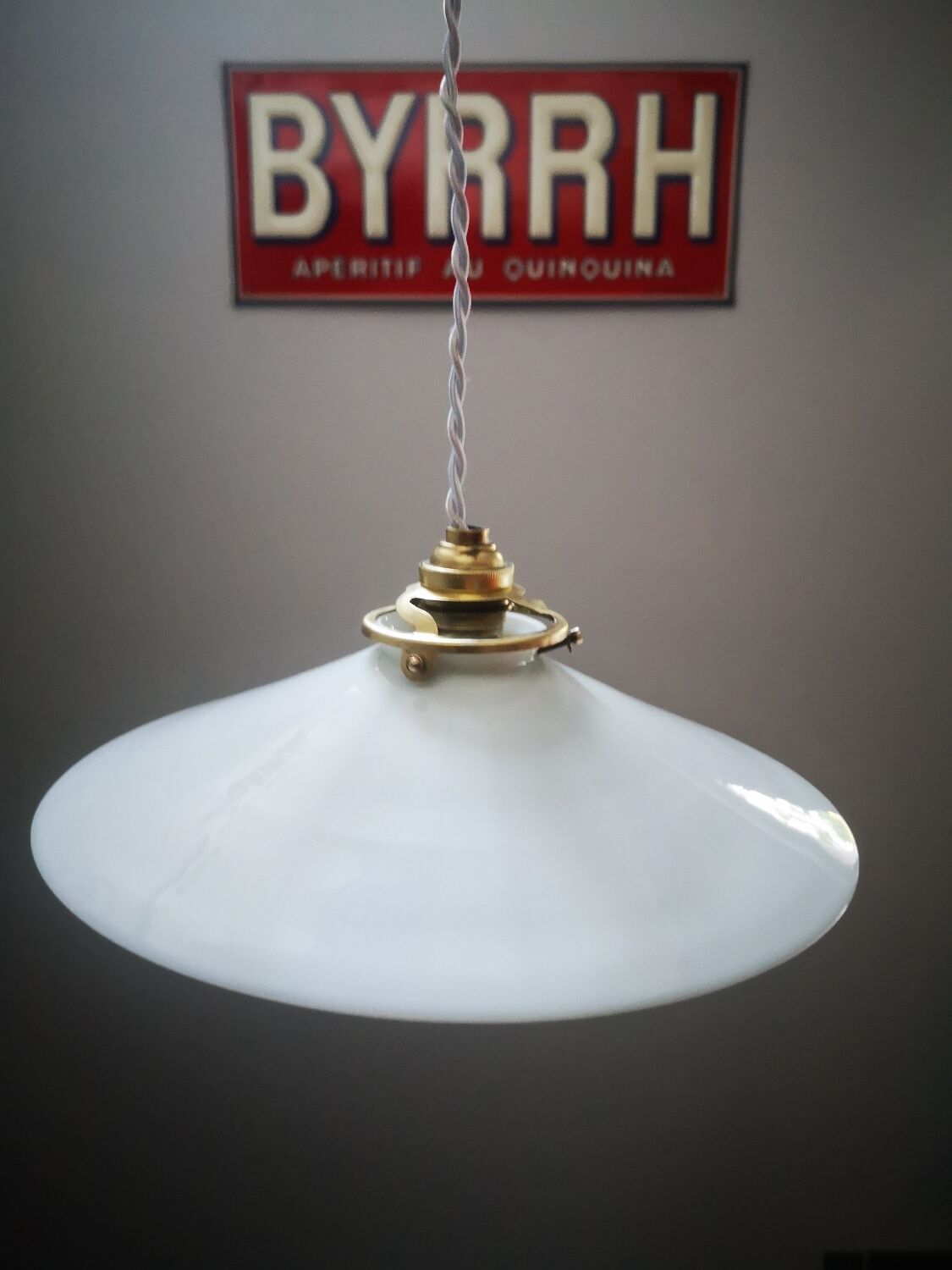 Old pendant lamp in white opaline Art Deco 1930 Ø 25 cm