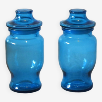2 blue apothecary jars from Lever in very good condition