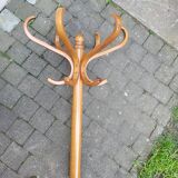 Baumann parrot coat rack