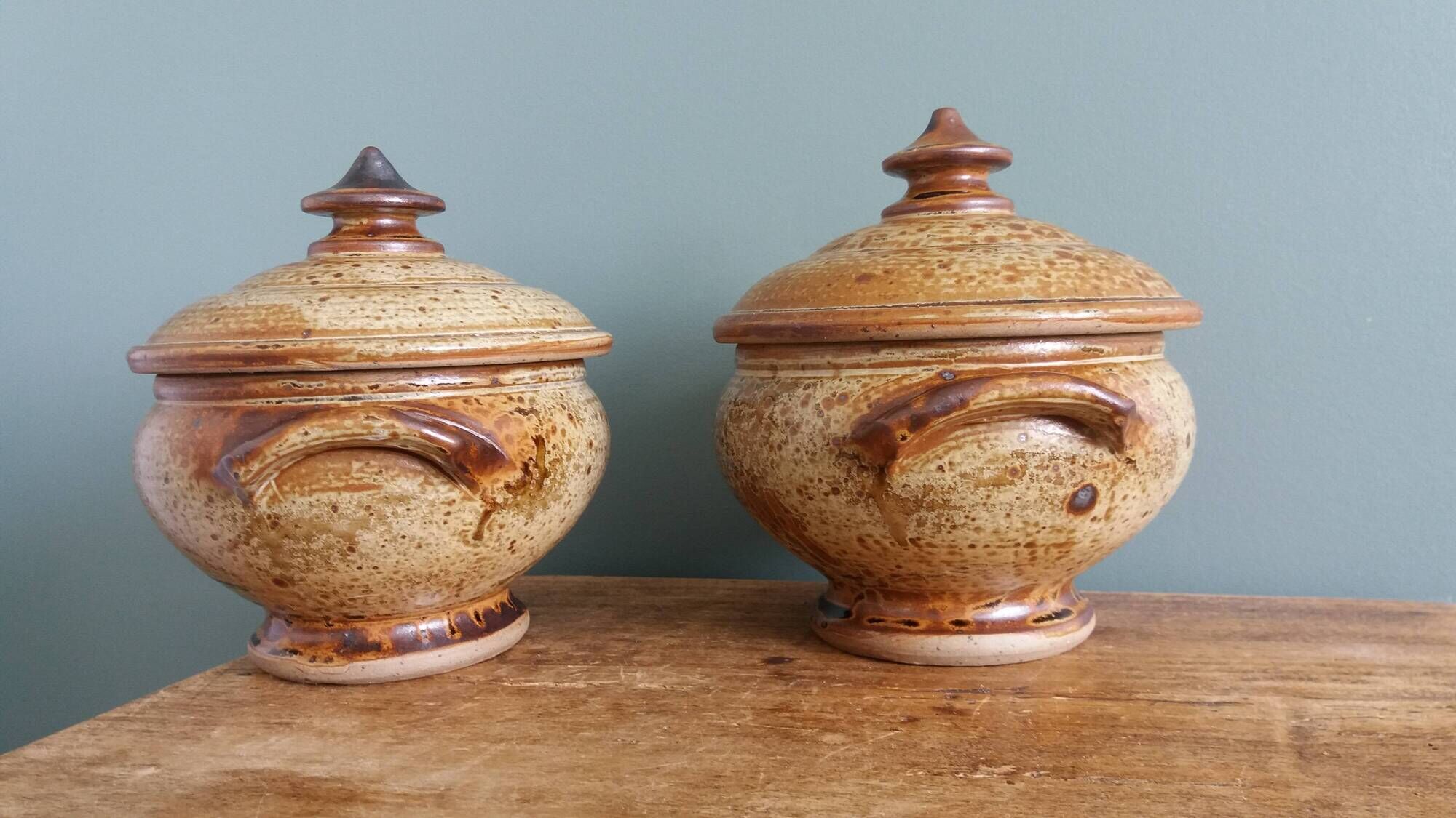 Soup bowls covered signed by Jean-Pierre Prud’homme in Puisaye stoneware.
