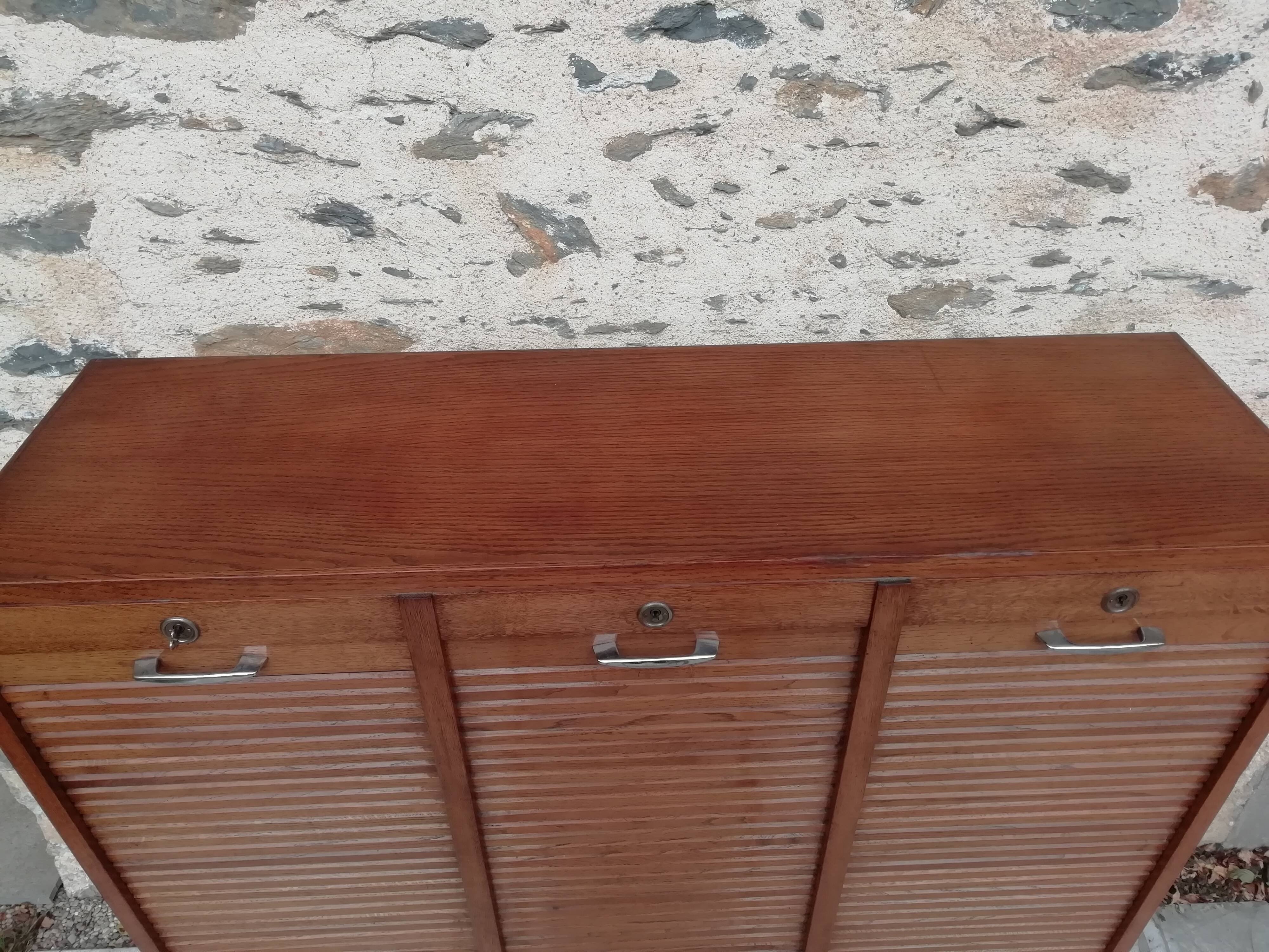 Triple oak curtain binder