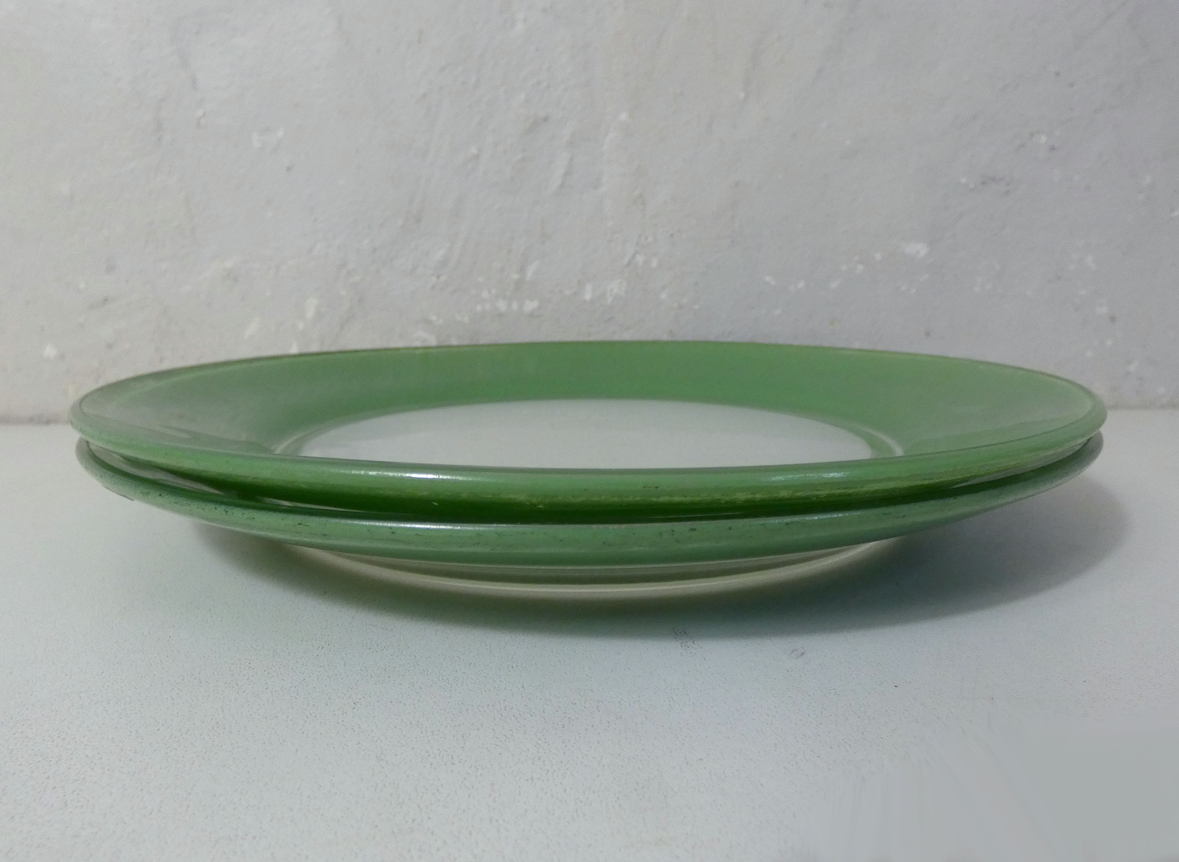 2 flat plates Duralex green Vintage