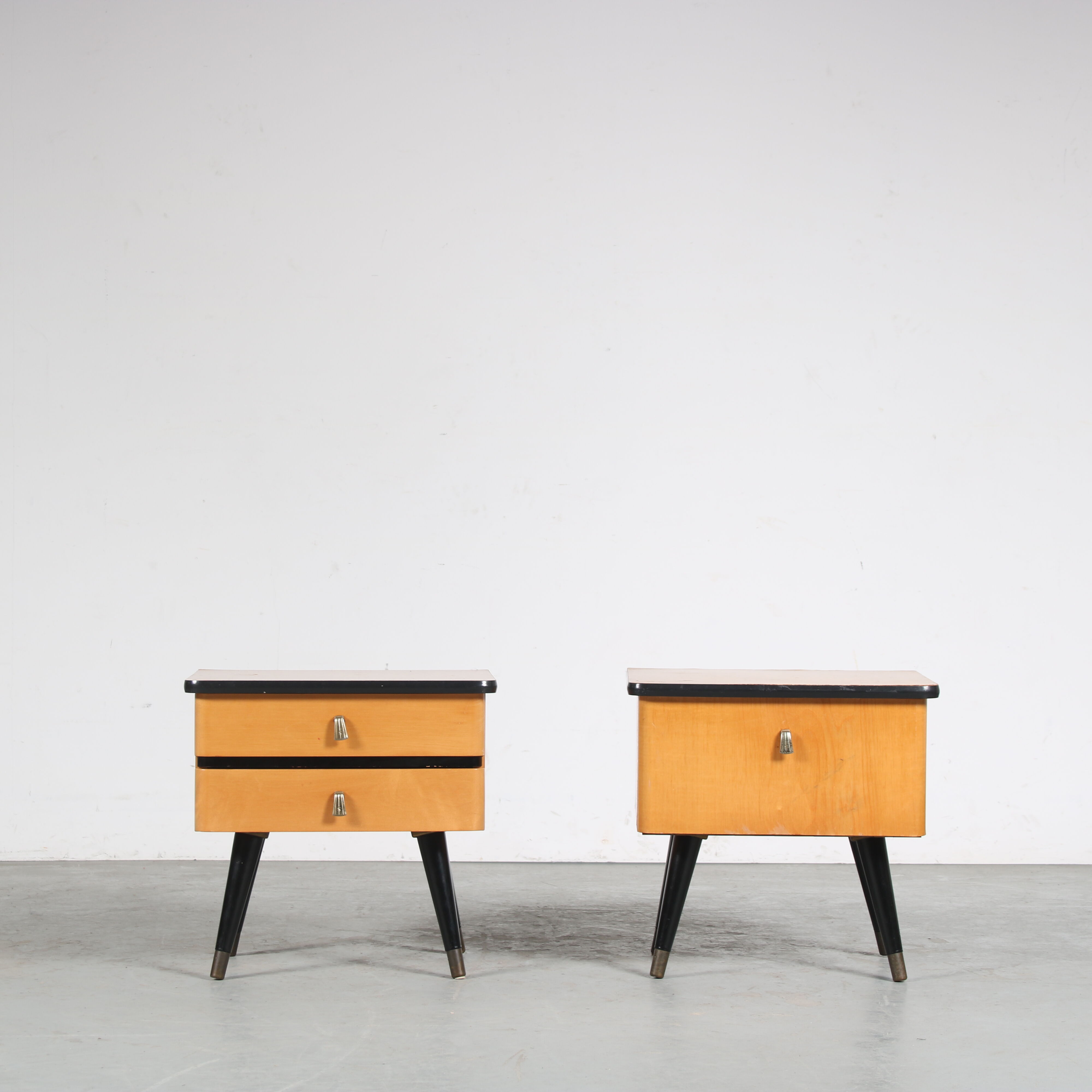 Paire de tables de nuit italiennes des années 1950