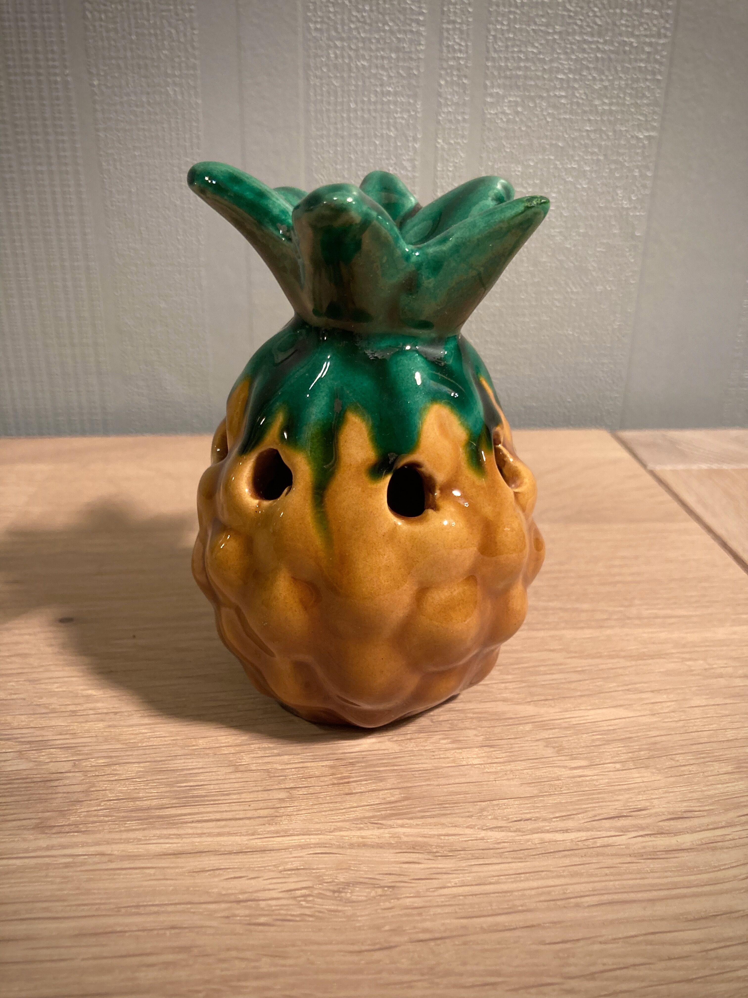 Vallauris Pineapple holder of vintage ceramic spades