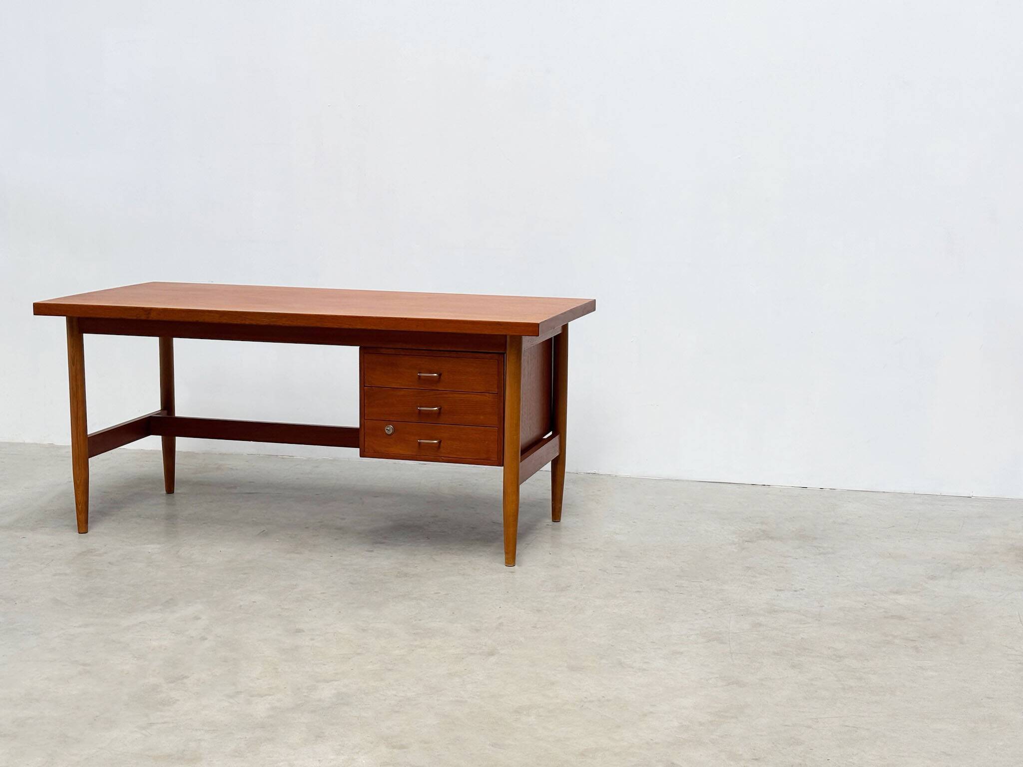 Danish desk