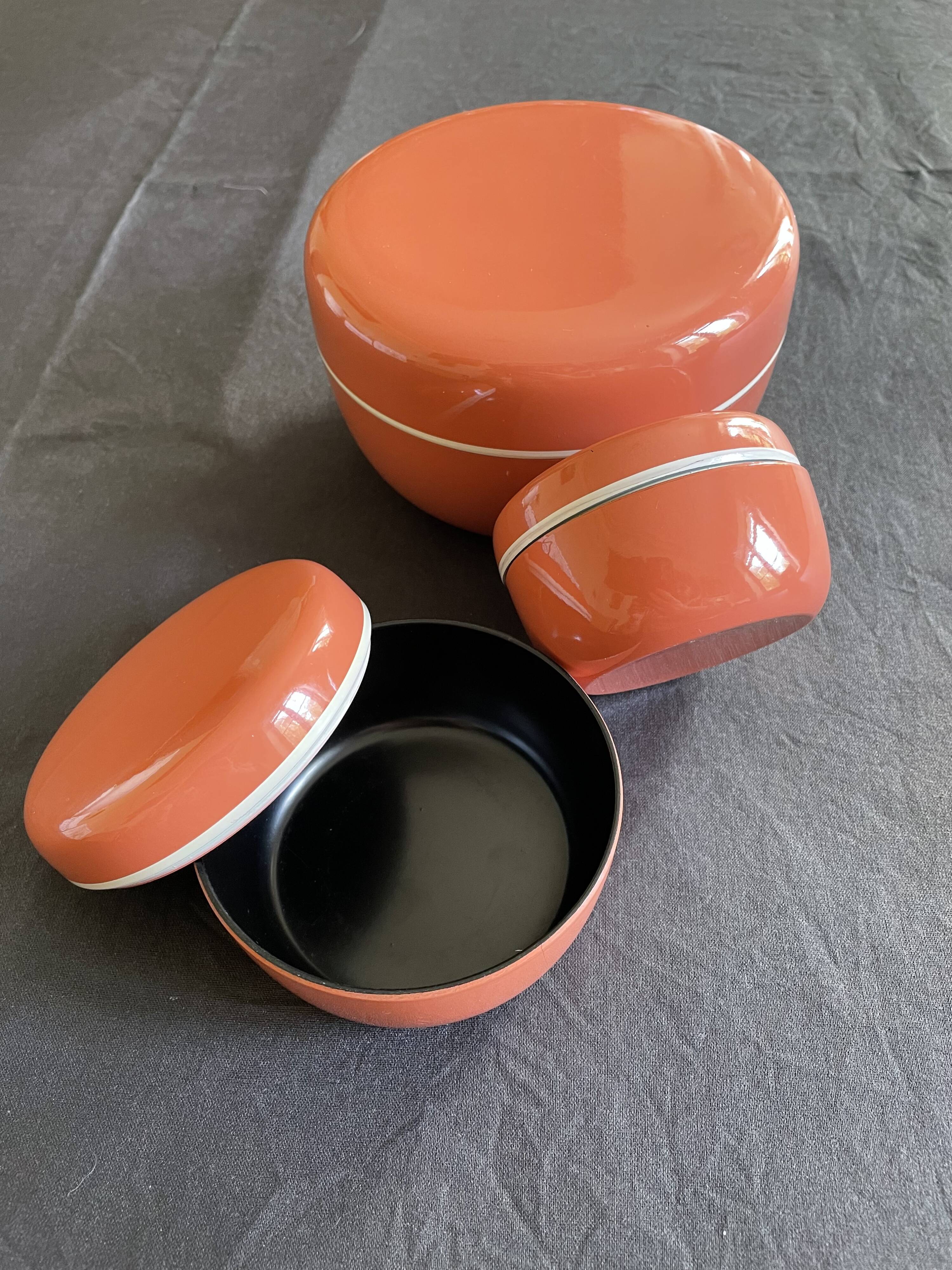 Pull-out boxes in bakelite lacquered 70s