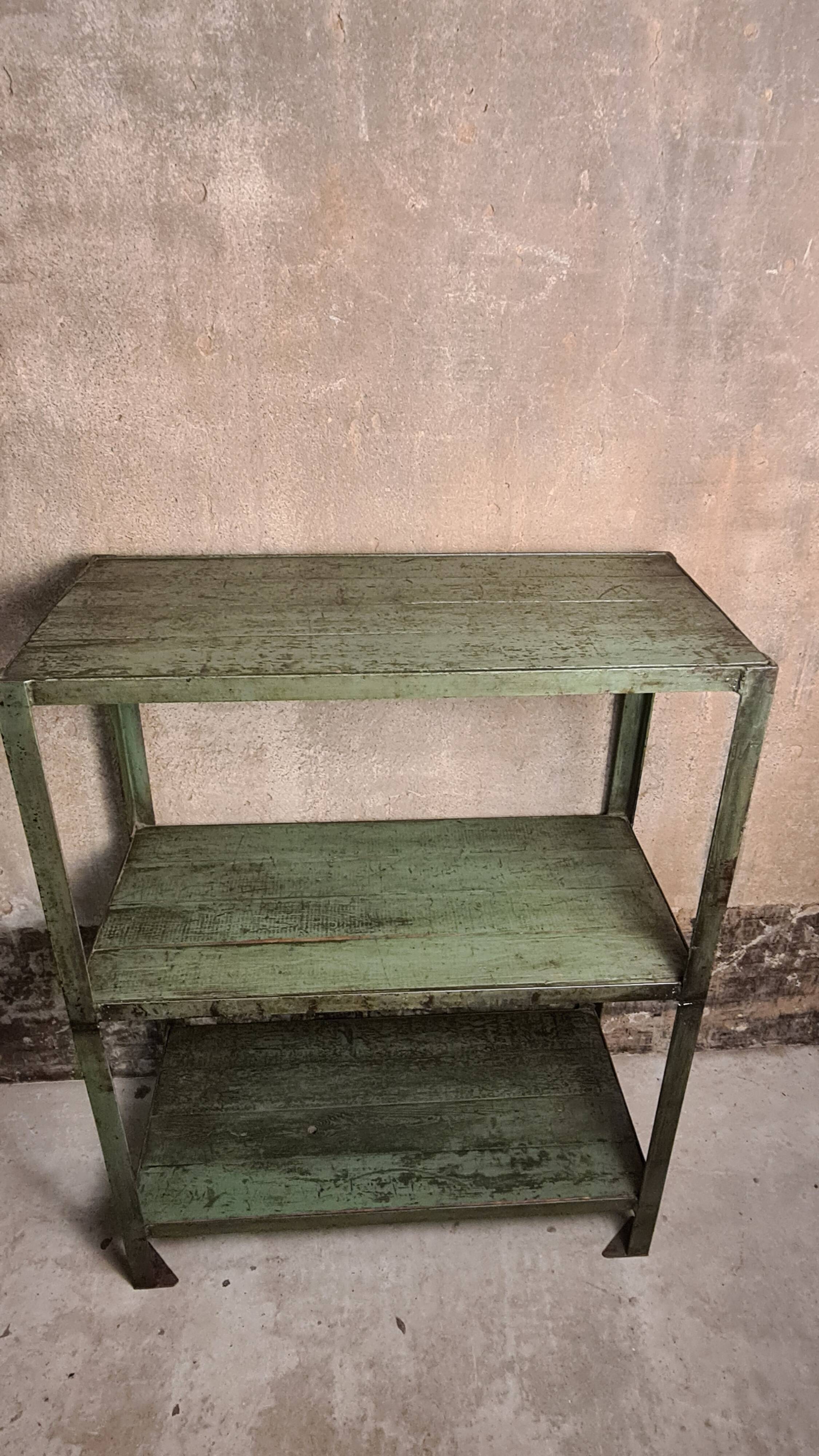 Étagère d'atelier