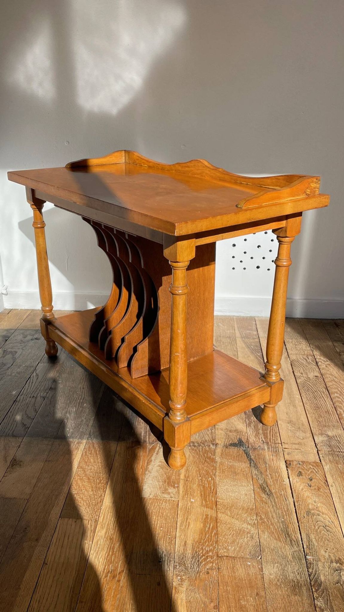 Vintage turntable cabinet