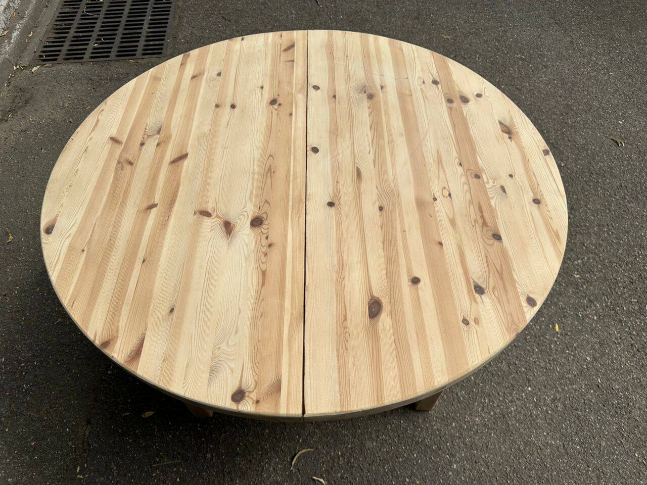 Table de repas ronde, ovale extensible scandinave en sapin poncé