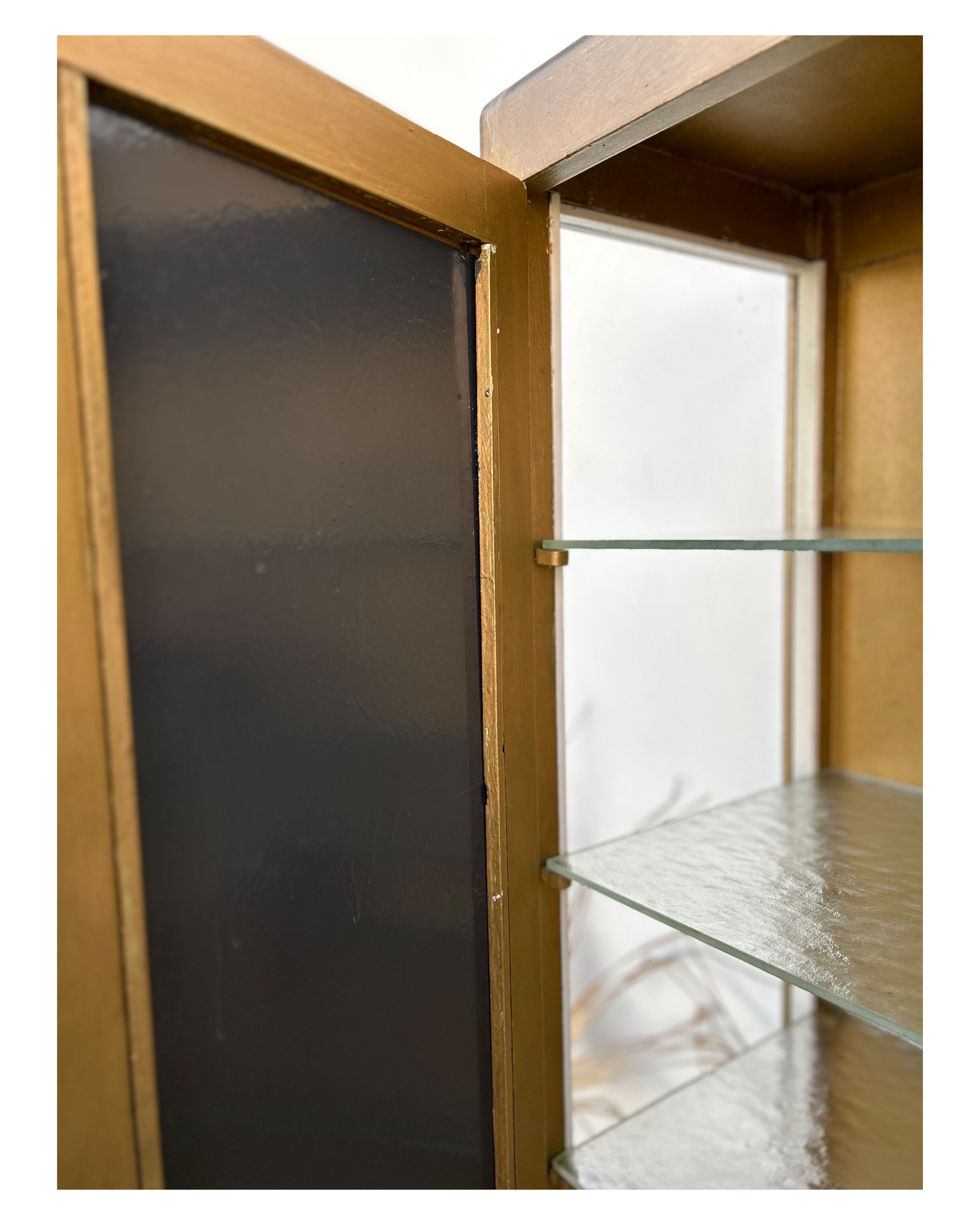 Pharmacy display cabinet