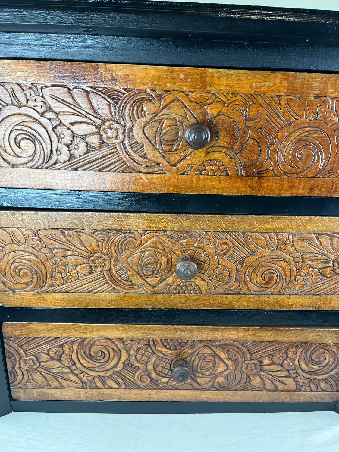 Art Deco chest of drawers