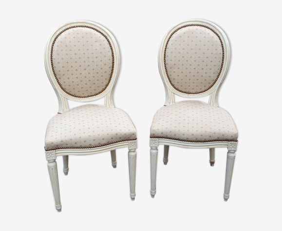 Paire de chaises médaillon Louis XVl