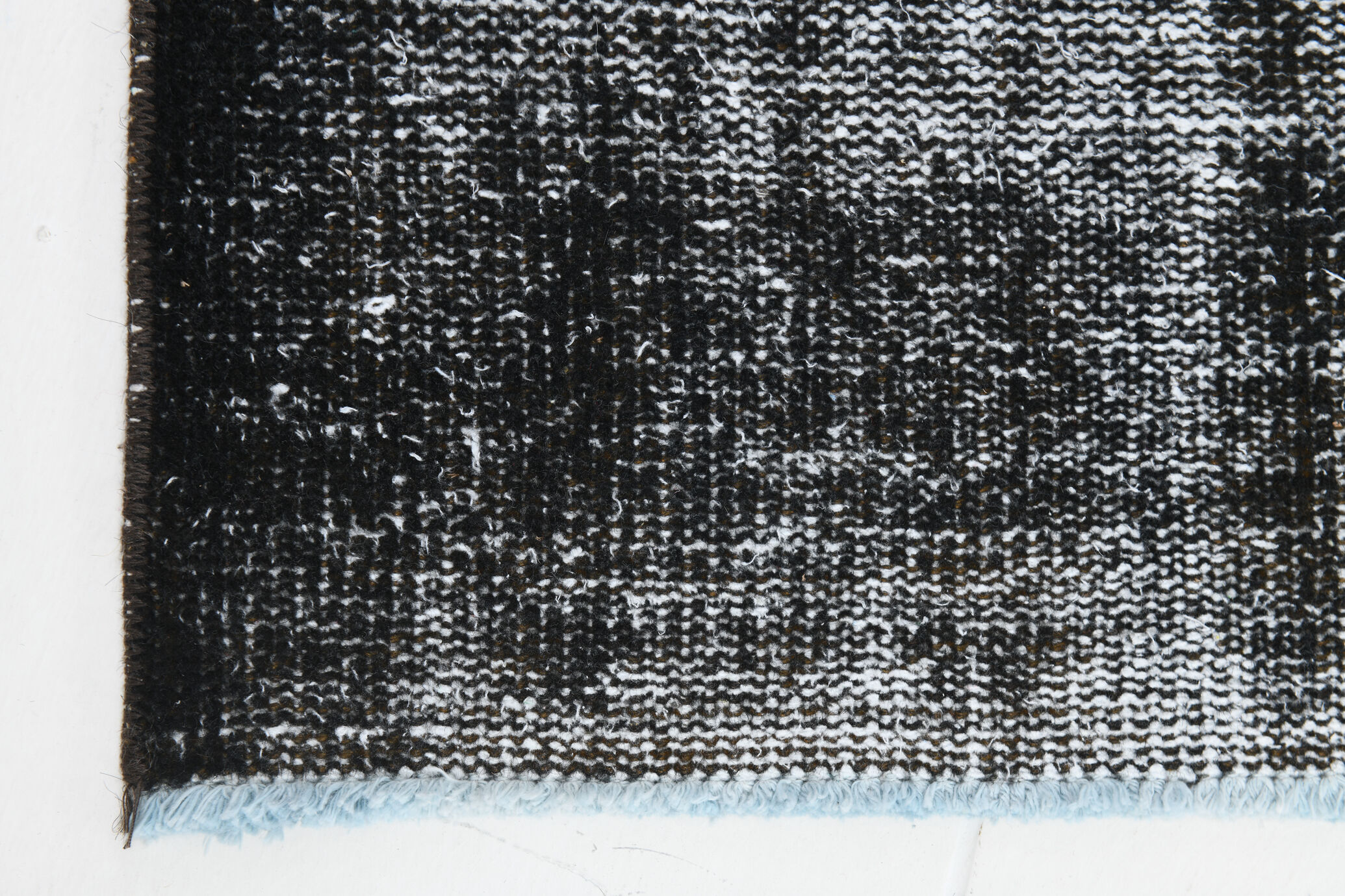 Handknotted wool rug, 284x172cm