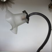 Art deco lamp in hammered wrought iron and tulip in glass, 30s 40s