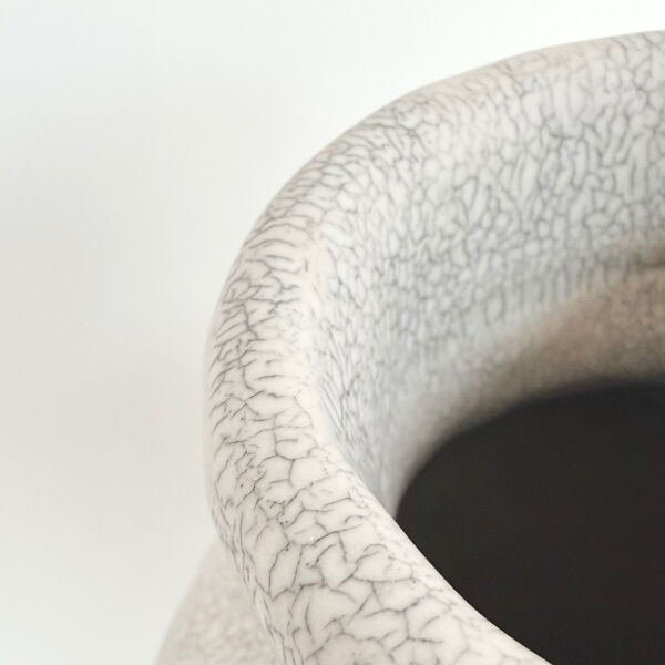 Vase en céramique craquelé