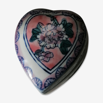 Small heart-shaped jewelry box
