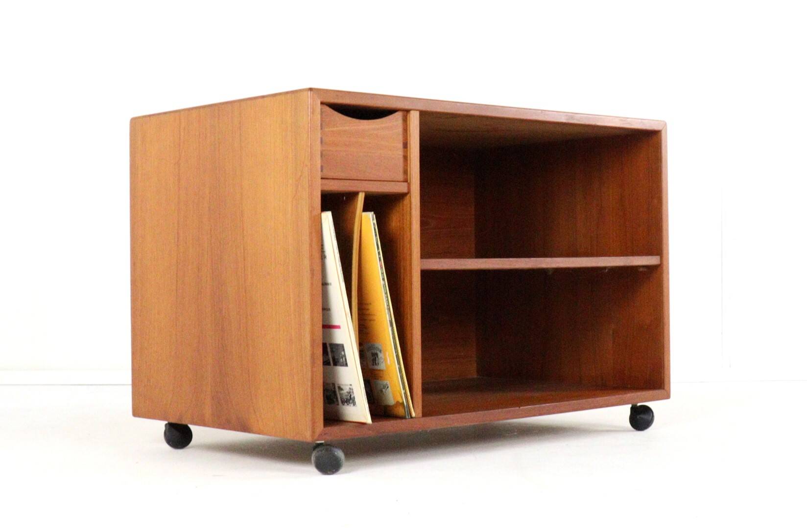 Vintage Dyrlund teak audio cabinet 'Glämmel'