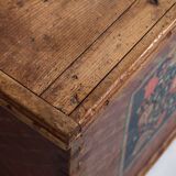 Ancienne malle de rangement à motifs floraux (c.1865)