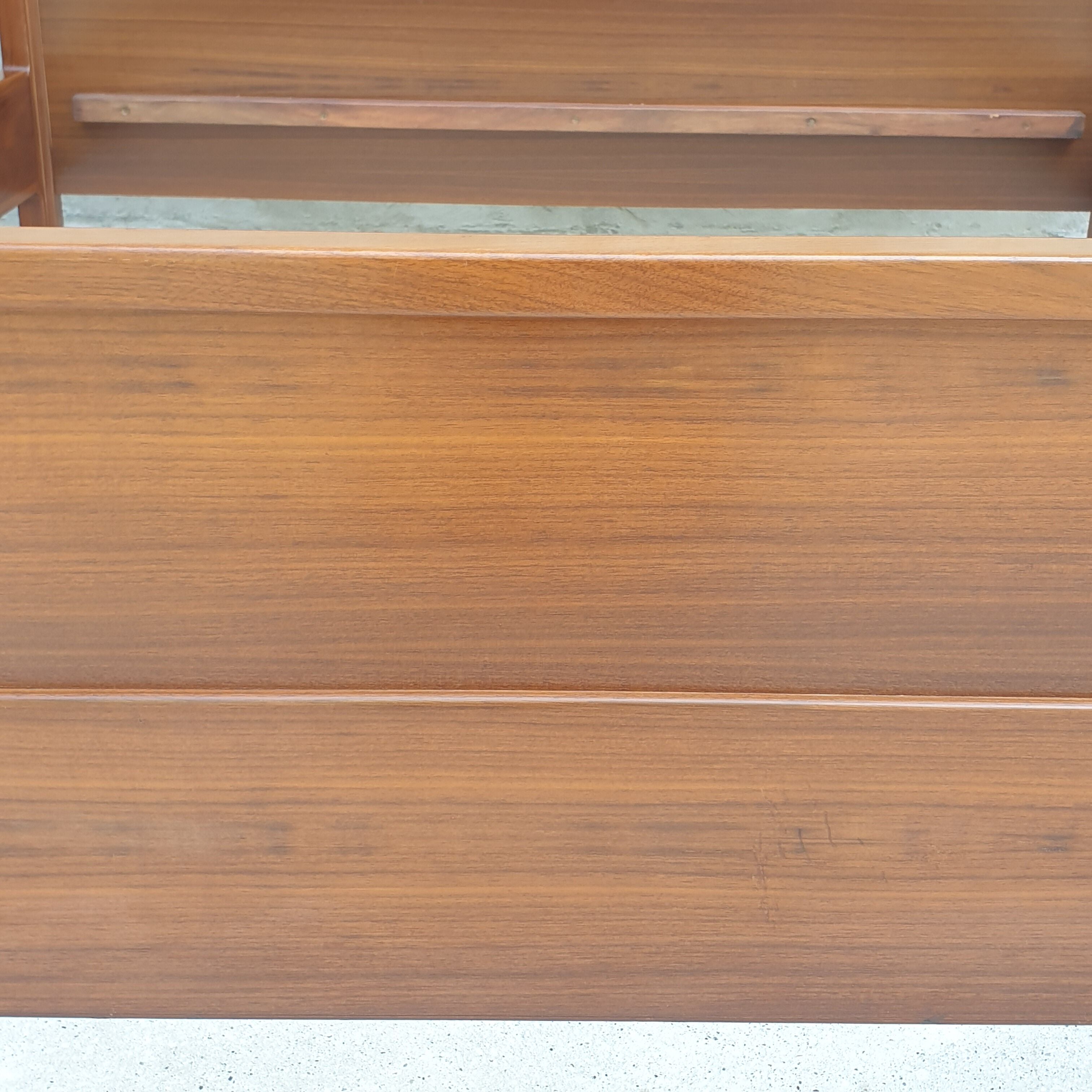 Lit de noyer Stilwood des années 1960