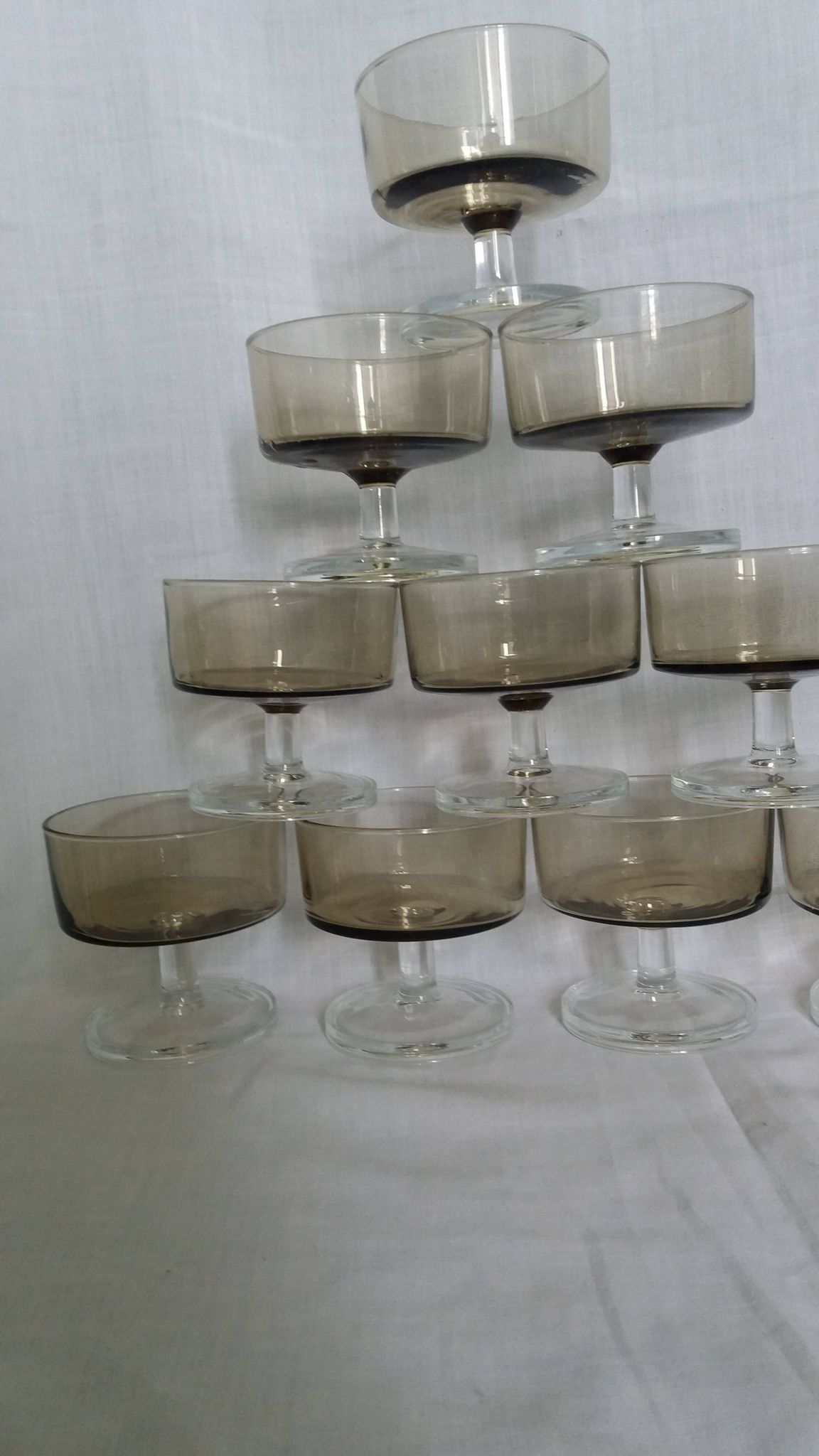 Ice cream coupe, stemmed glass, smoked glass verrines "space age"
