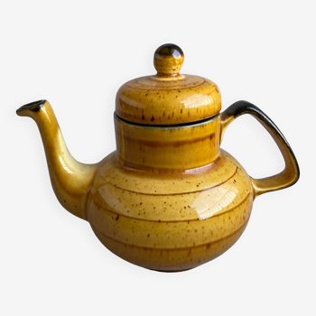 Yellow teapot boch