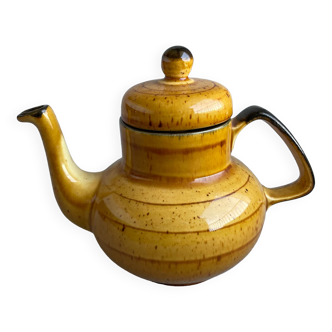 Yellow teapot boch