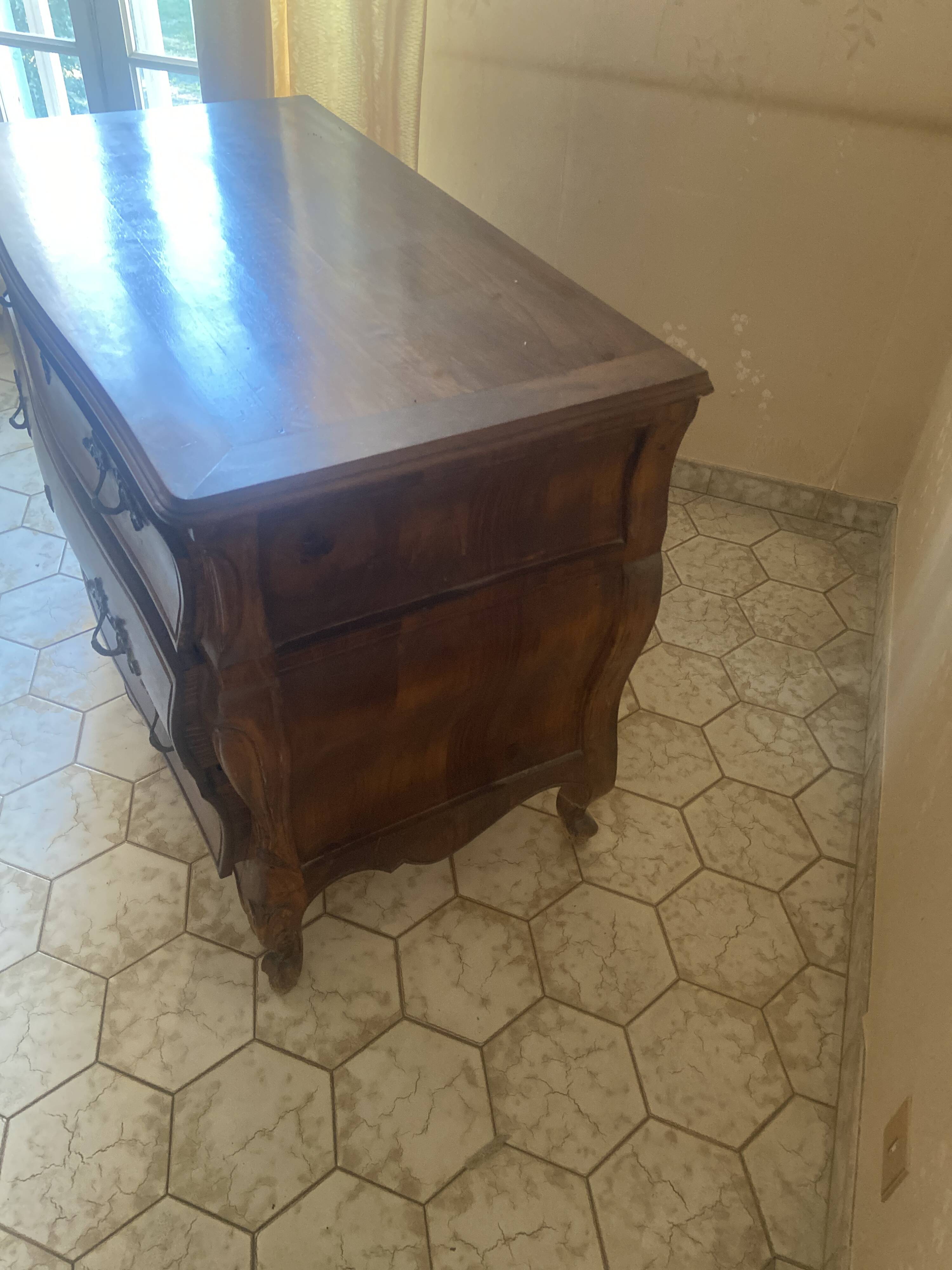 Curved commode with three drawers in light wood, Louis XV style.