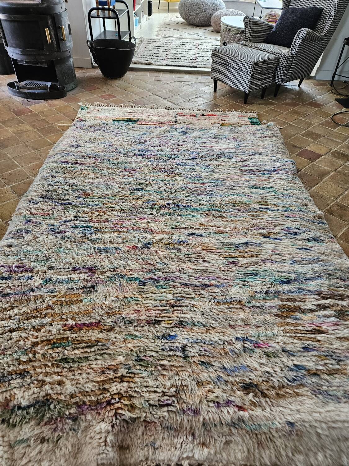 Berber boujaad rug in rustic wool 250 x 185 cm light mottled