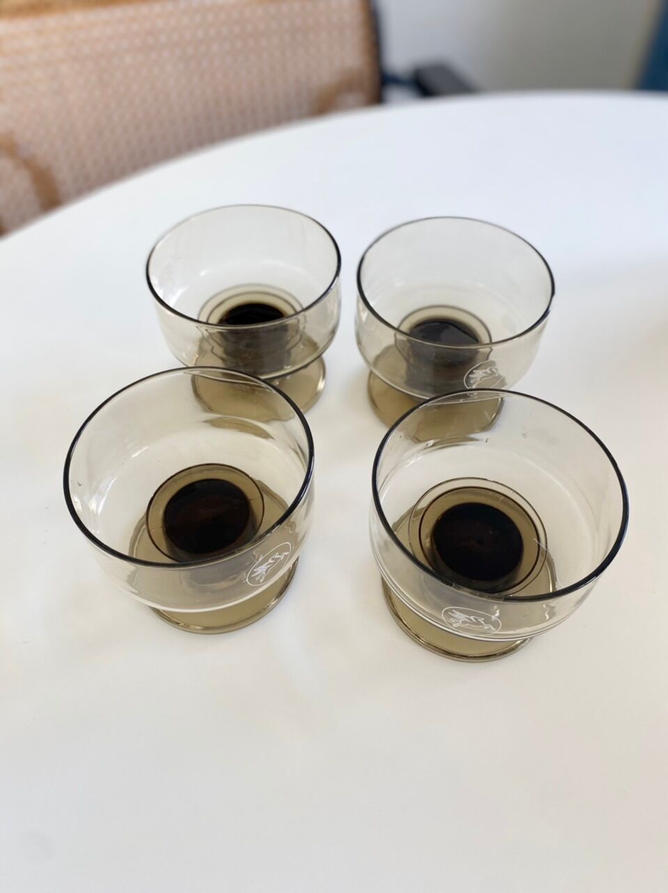 Lot de 4 coupes à champagne vintage en verre fumé