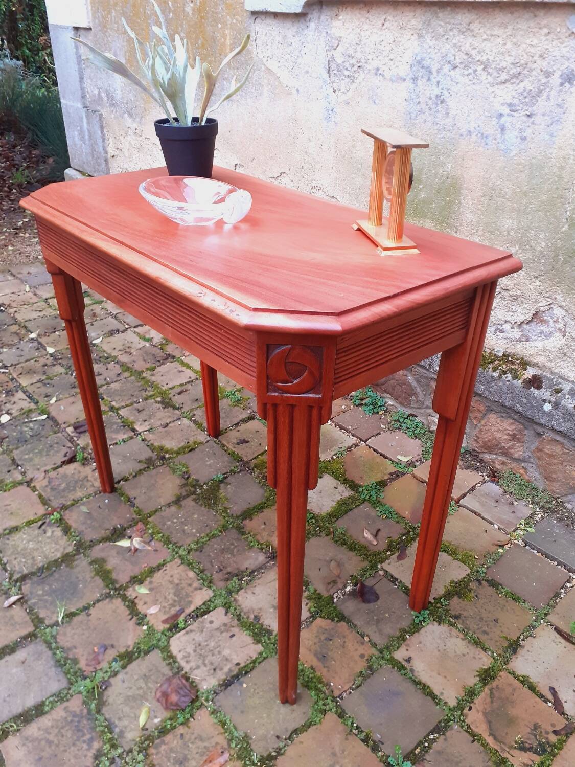 Art Deco wooden console from the 1920s.