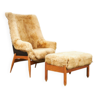 Fauteuil-lounge et ottoman vintage en peau de mouton par Júlia Gaubek, Hongrie 1969