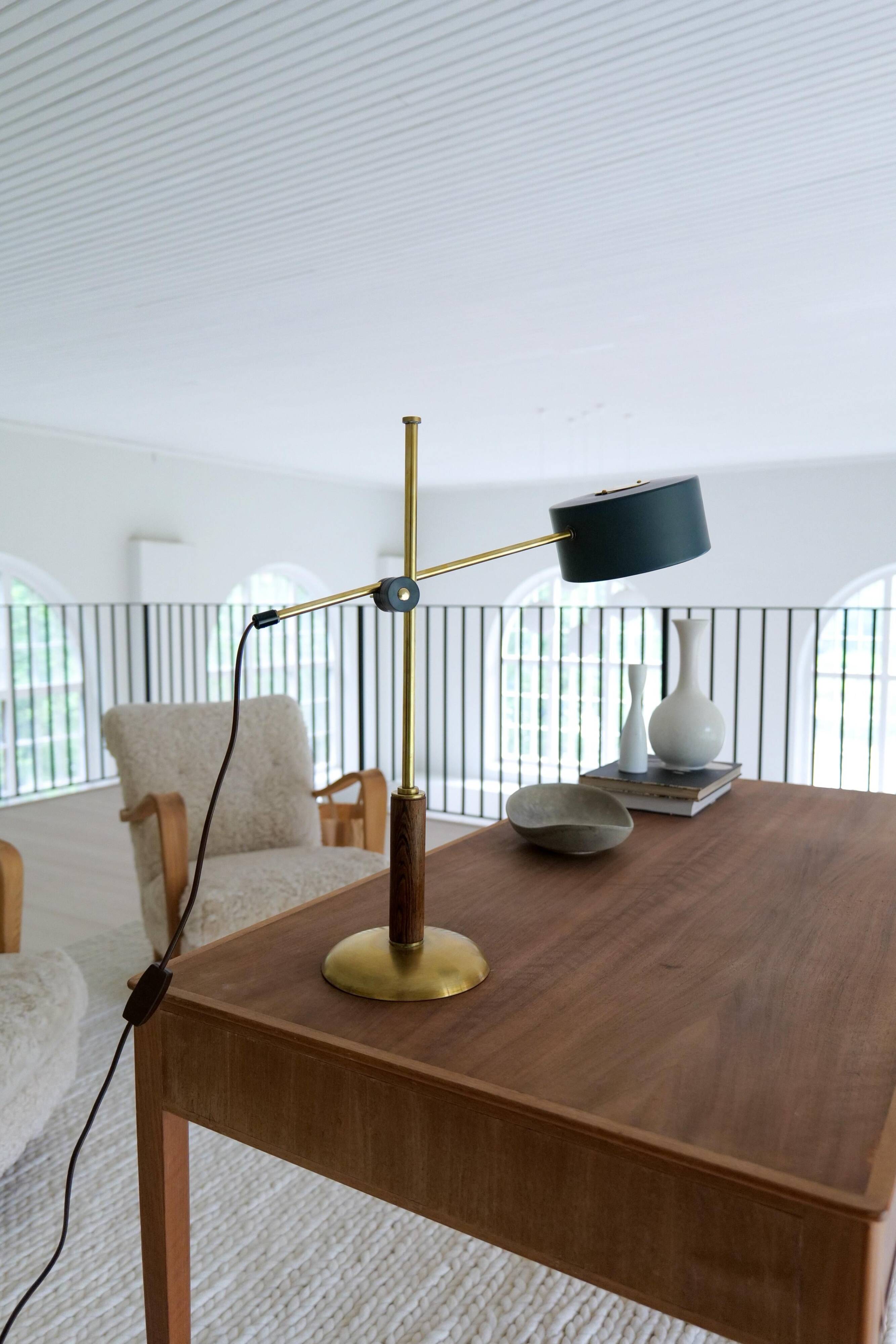Mid-century modern table lamp in brass and walnut, rare by Einar Bäckström, Sweden.