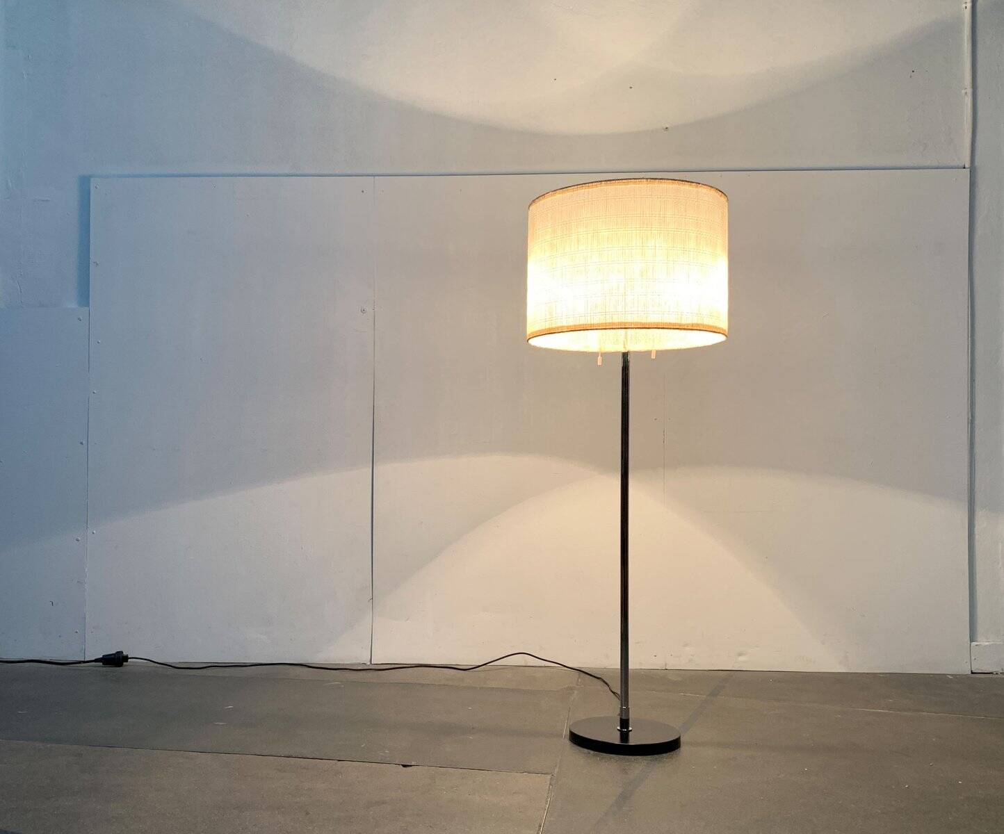 Mid-century minimalist floor lamp by Cosack, 1960s.